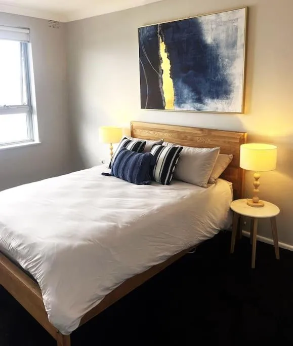 Bed in Mosman Views, 2bed, Parking, 15min Walk to Beach