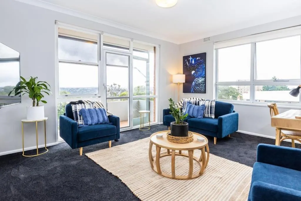 Living room in Mosman Views, 2bed, Parking, 15min Walk to Beach
