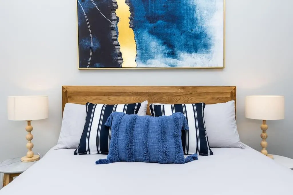 Bed in Mosman Views, 2bed, Parking, 15min Walk to Beach