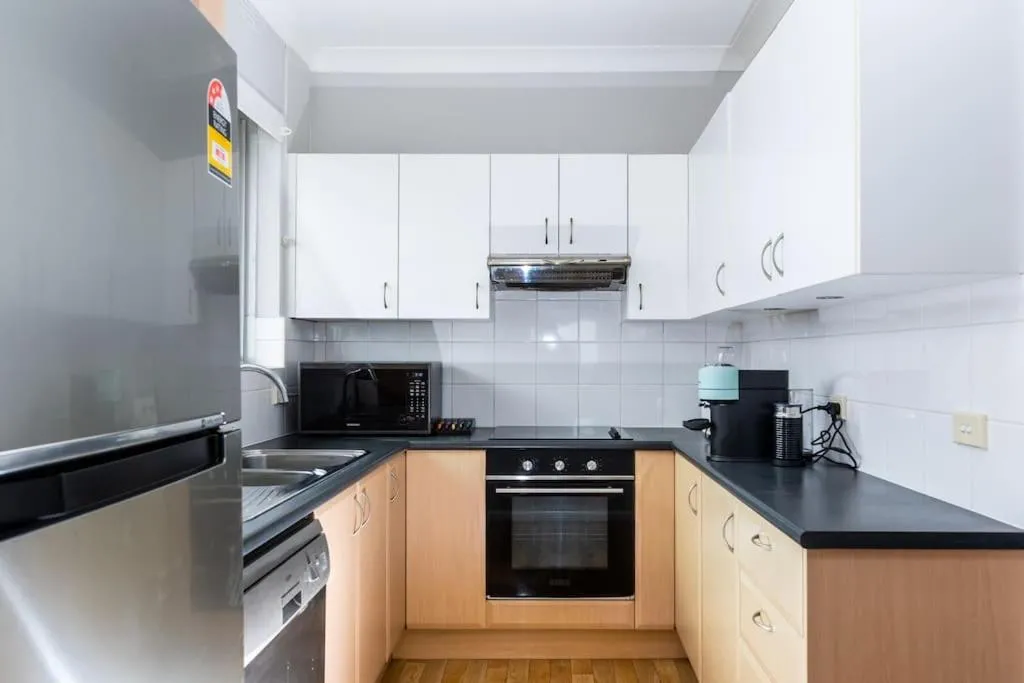 Kitchen or kitchenette in Mosman Views, 2bed, Parking, 15min Walk to Beach