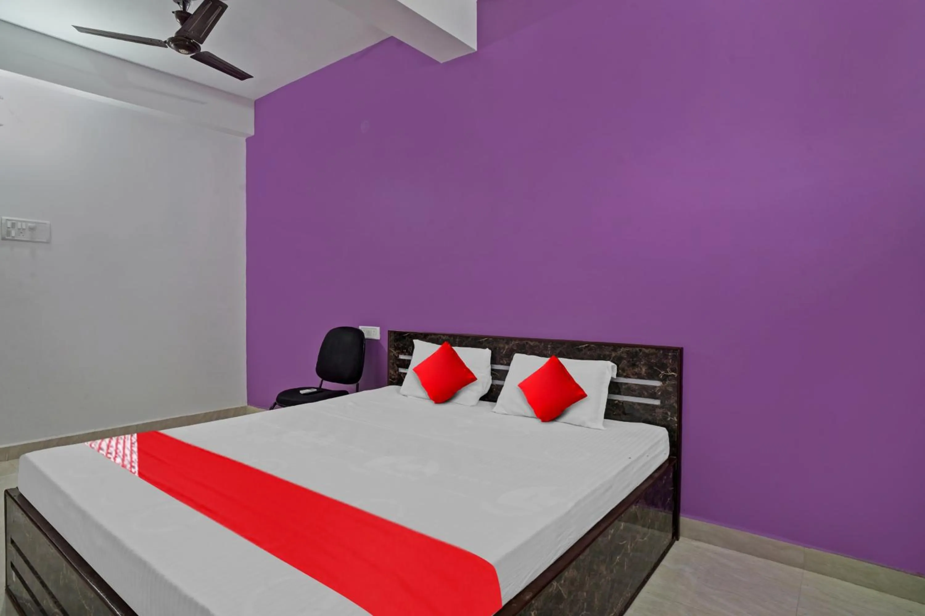 Bedroom in Hotel O by OYO Sun City