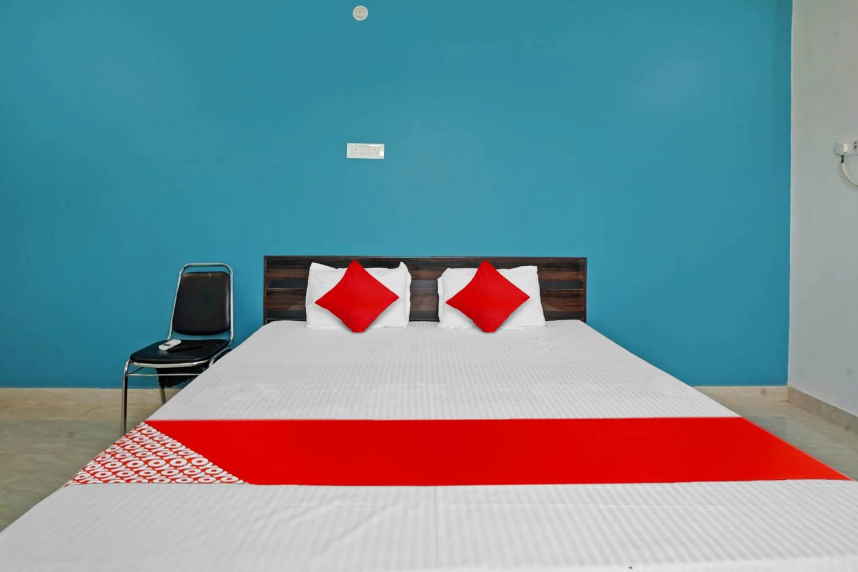 Bedroom in Hotel O by OYO Sun City