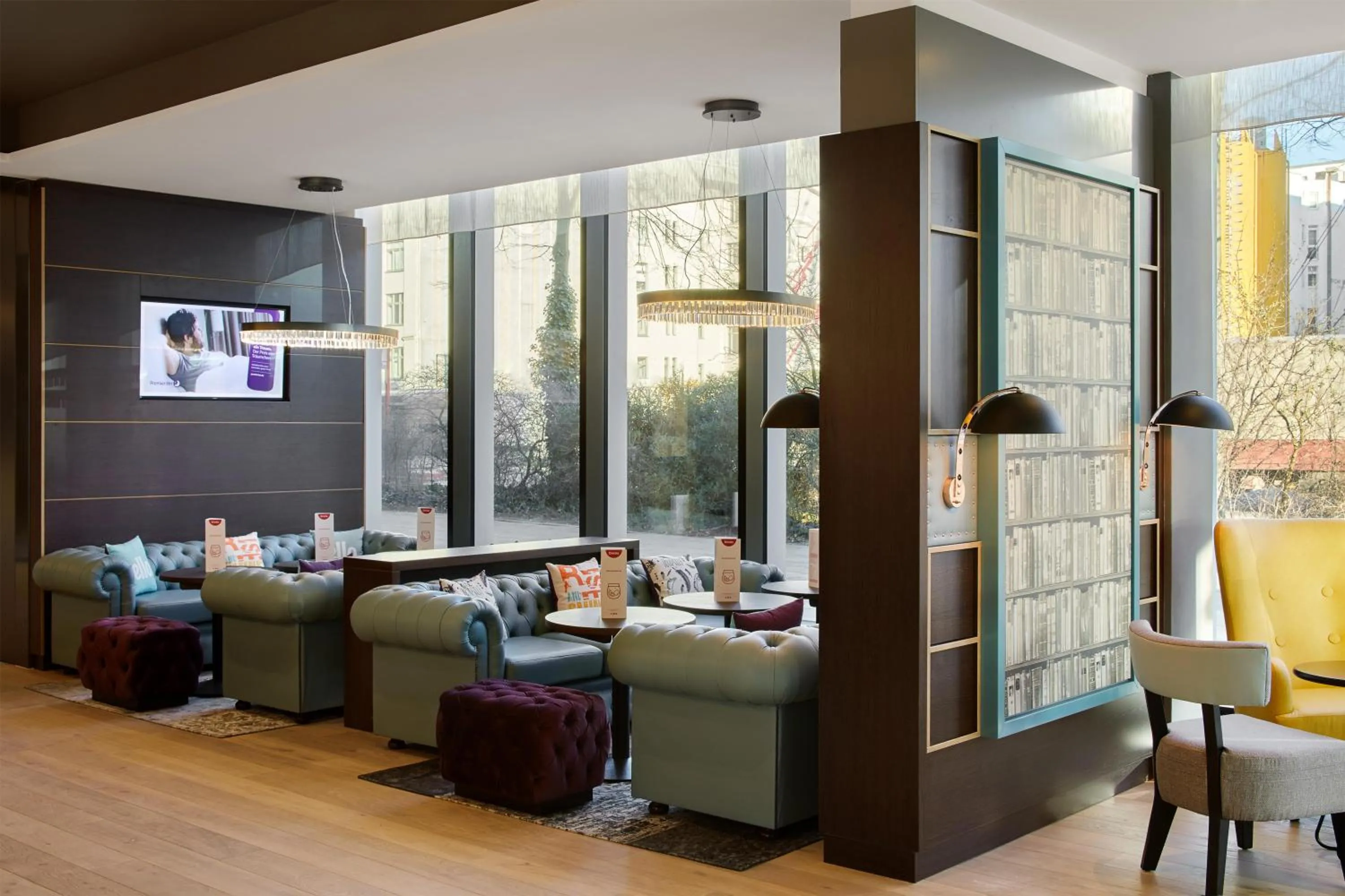 Lobby or reception in Premier Inn Hamburg City Centre