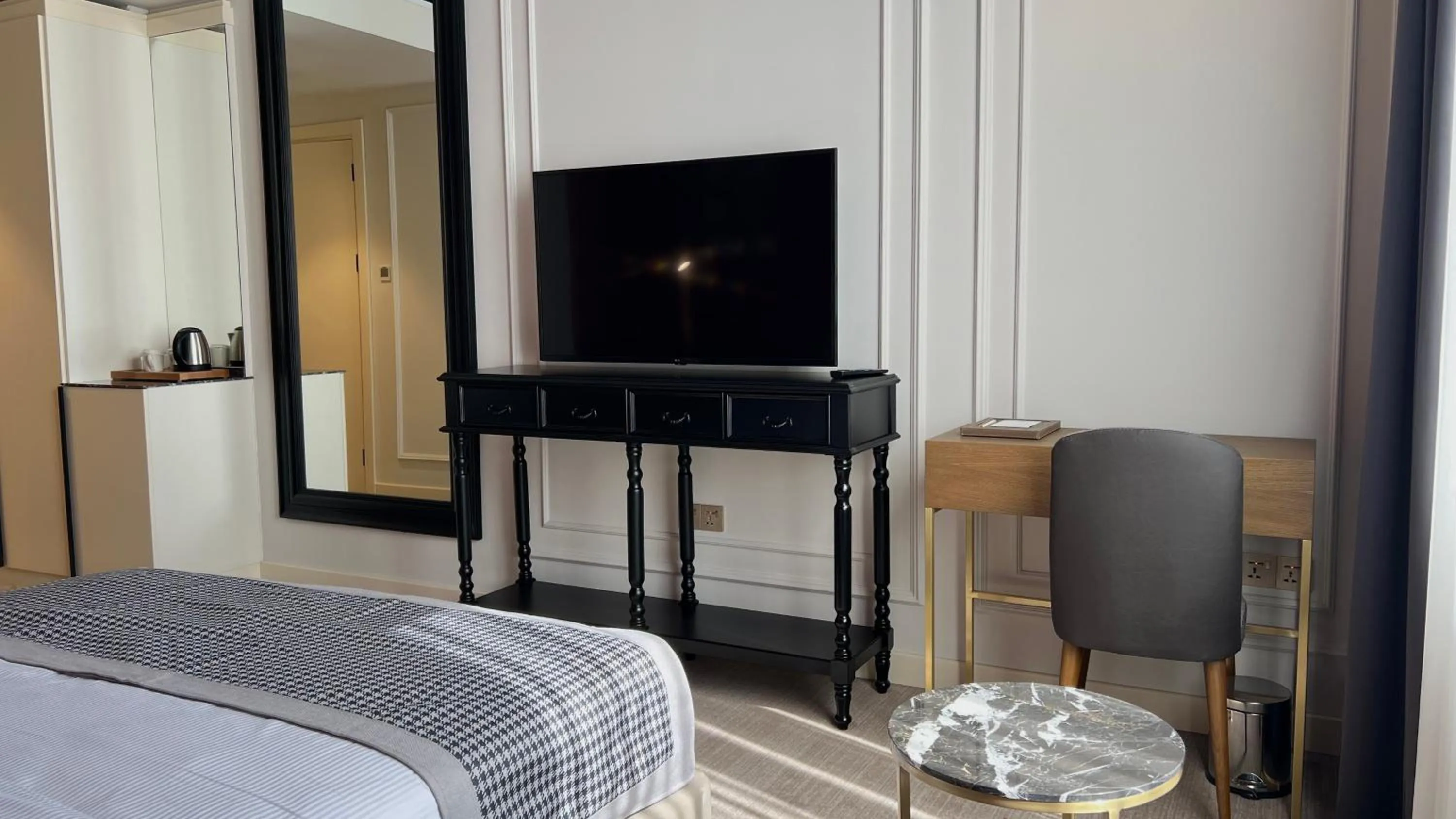 TV and multimedia, Bed in Bentley Hotel Tashkent