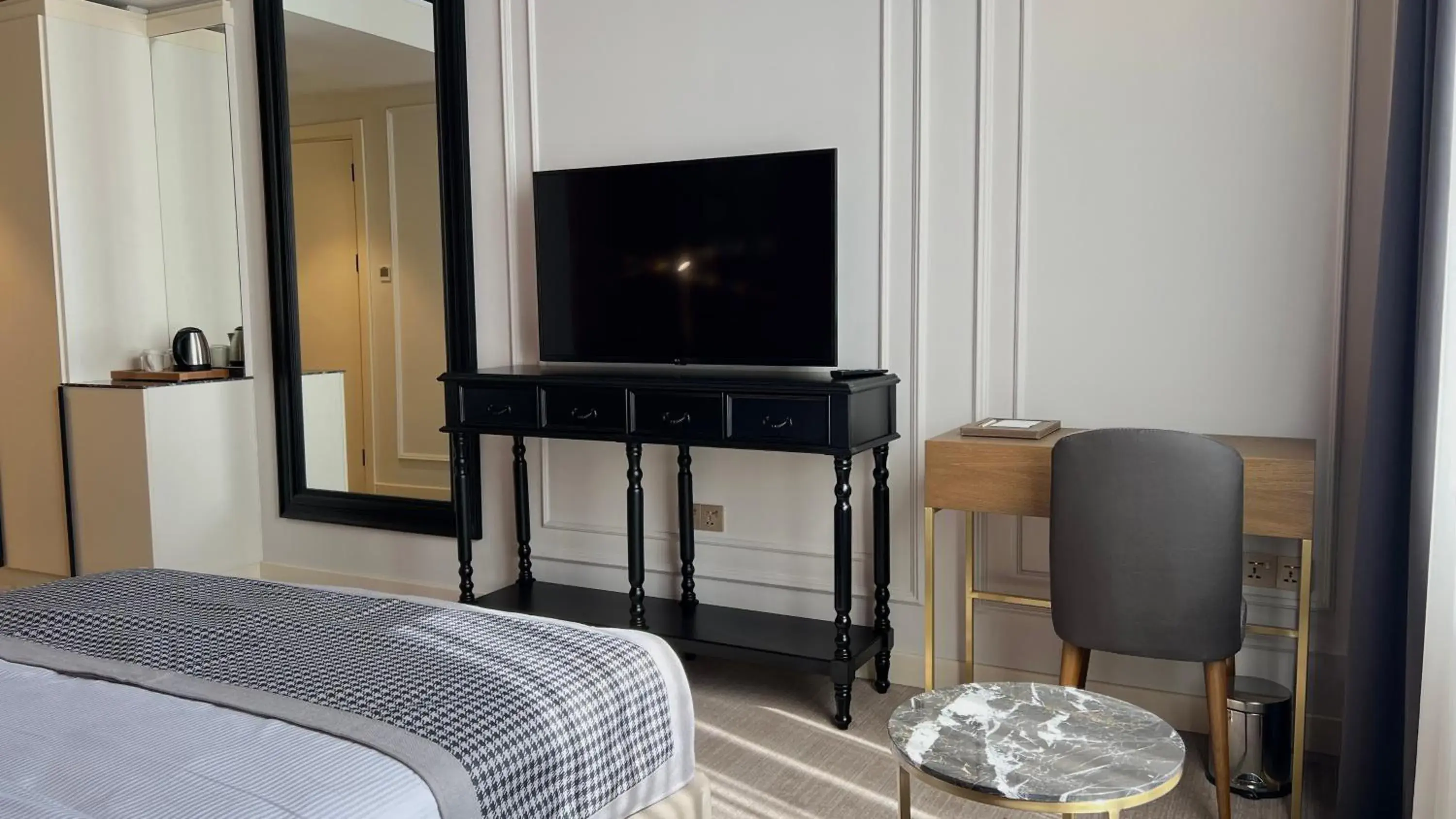 TV and multimedia, Bed in Bentley Hotel Tashkent TV and multimedia, Bed in Bentley Hotel Tashkent