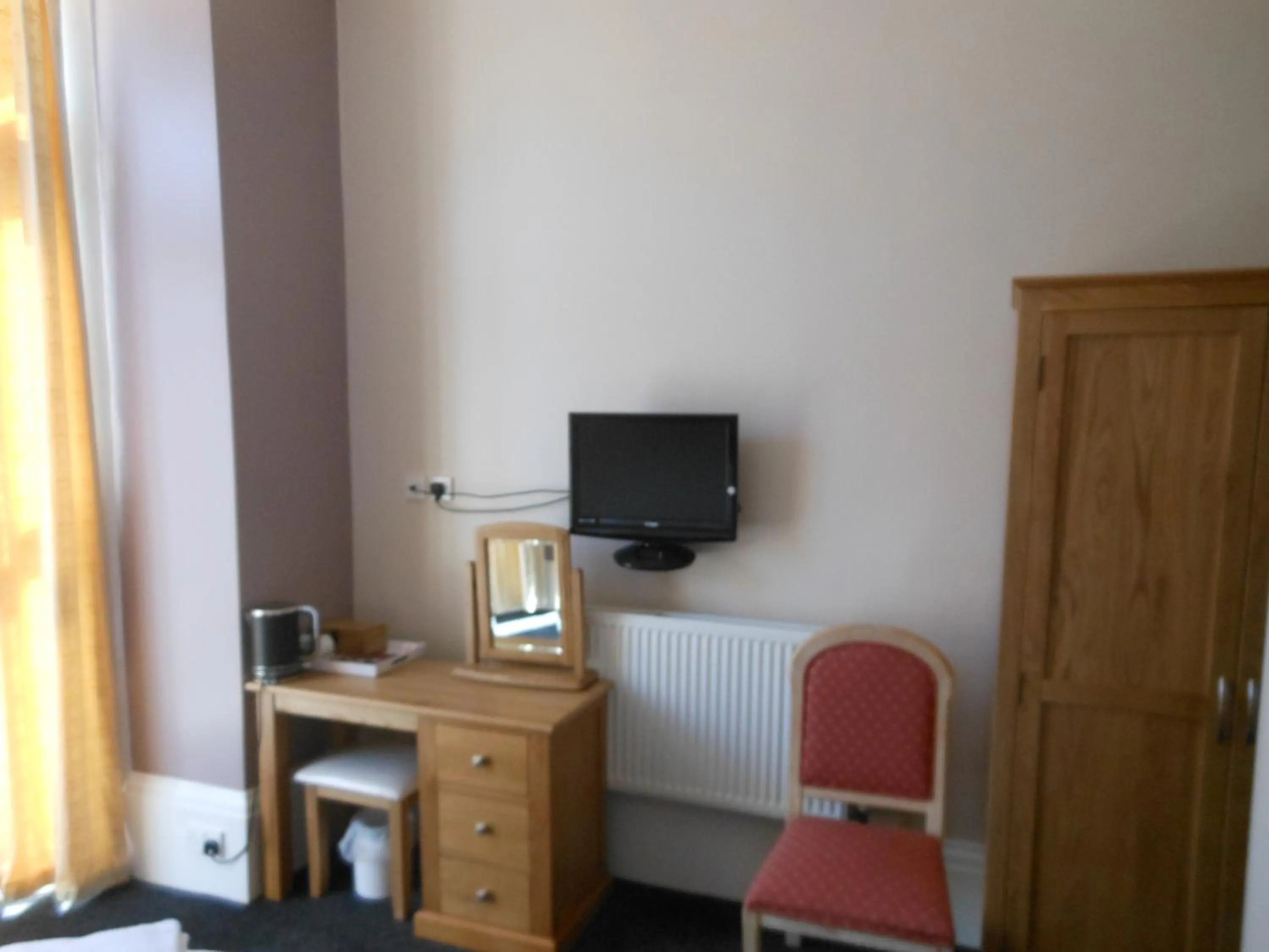 TV and multimedia, TV/Entertainment Center in Bath House Hotel