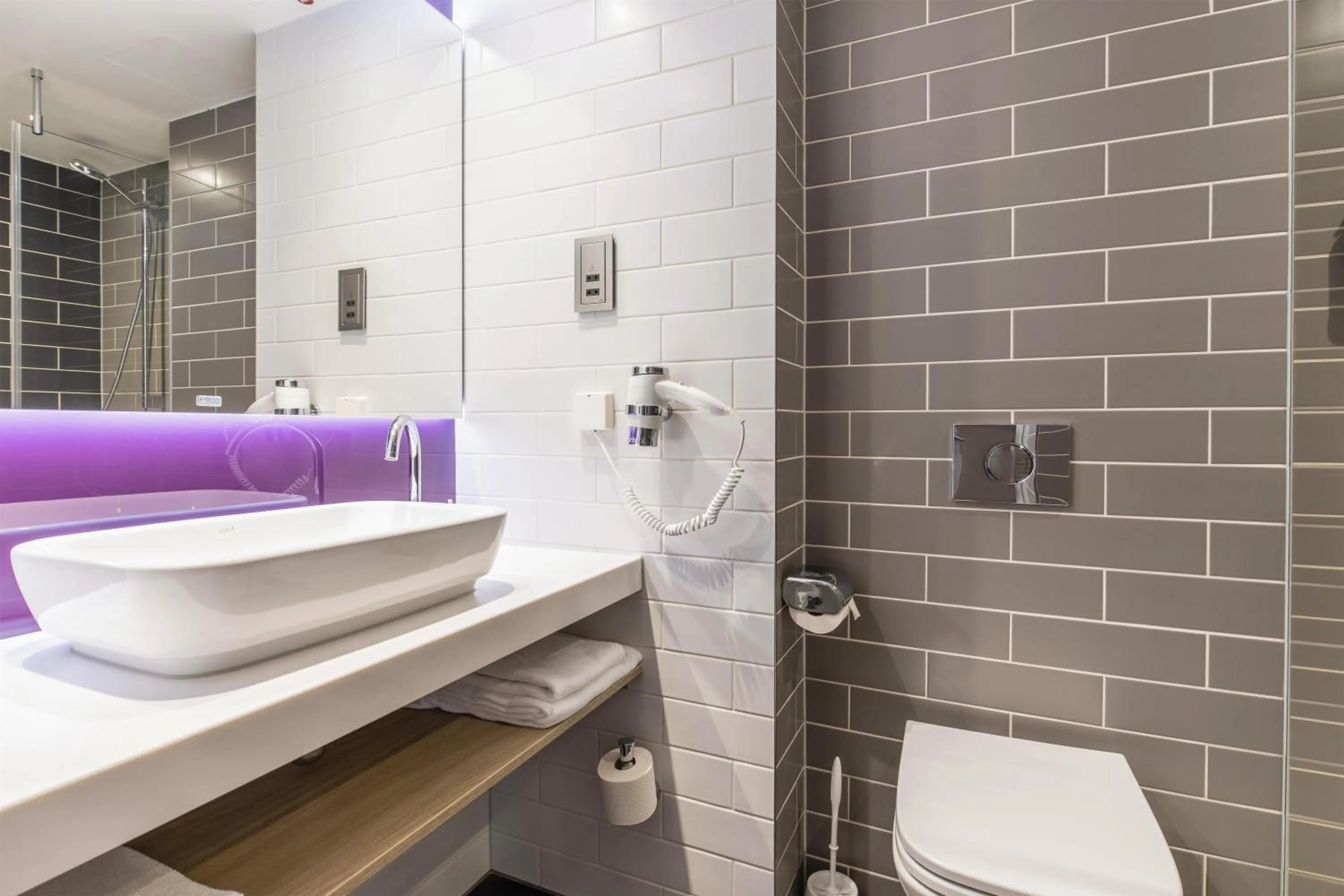 Bathroom in Premier Inn Hamburg City Hammerbrook
