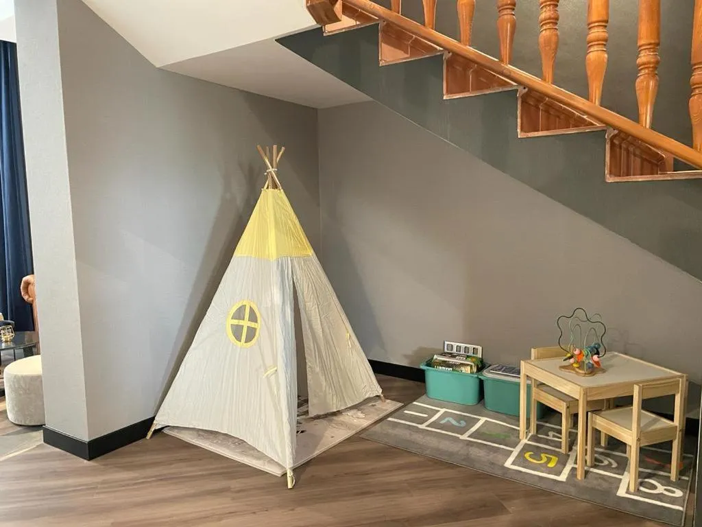 children in Kyriad Karkonosze