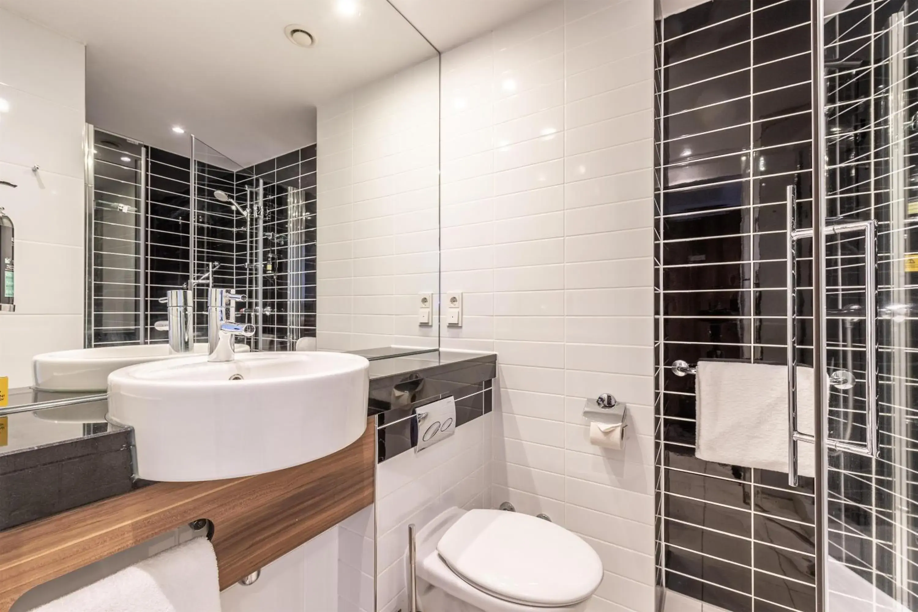 Superior Double Room in Premier Inn Hamburg City Alster Superior Double Room in Premier Inn Hamburg City Alster