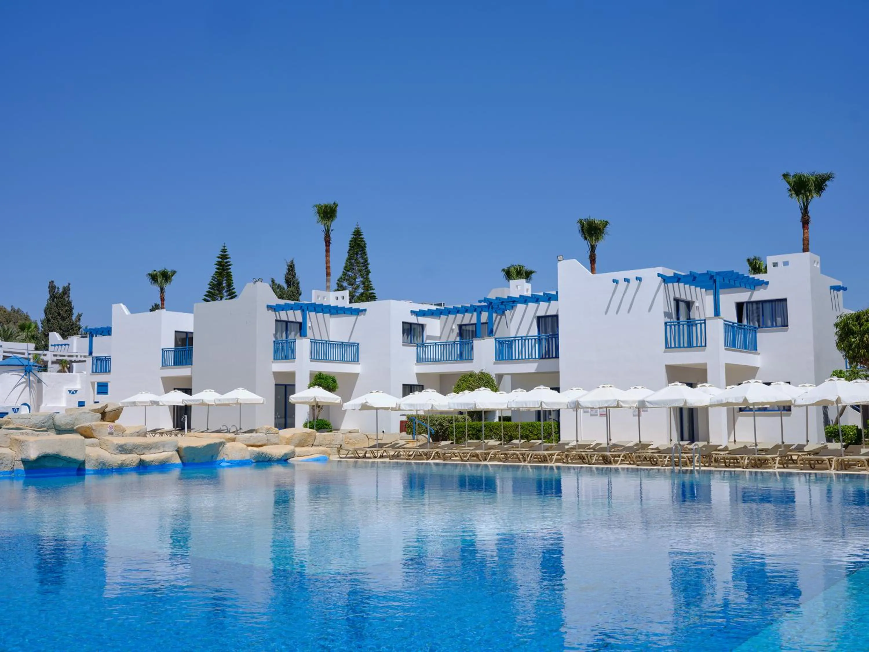 Swimming pool in Atlantica Callisto