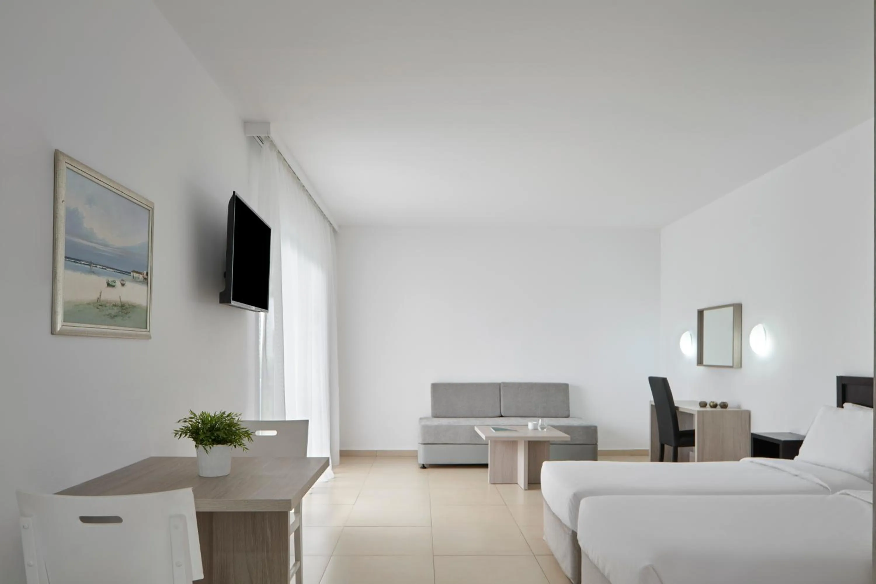 Photo of the whole room, Bed in Atlantica Callisto