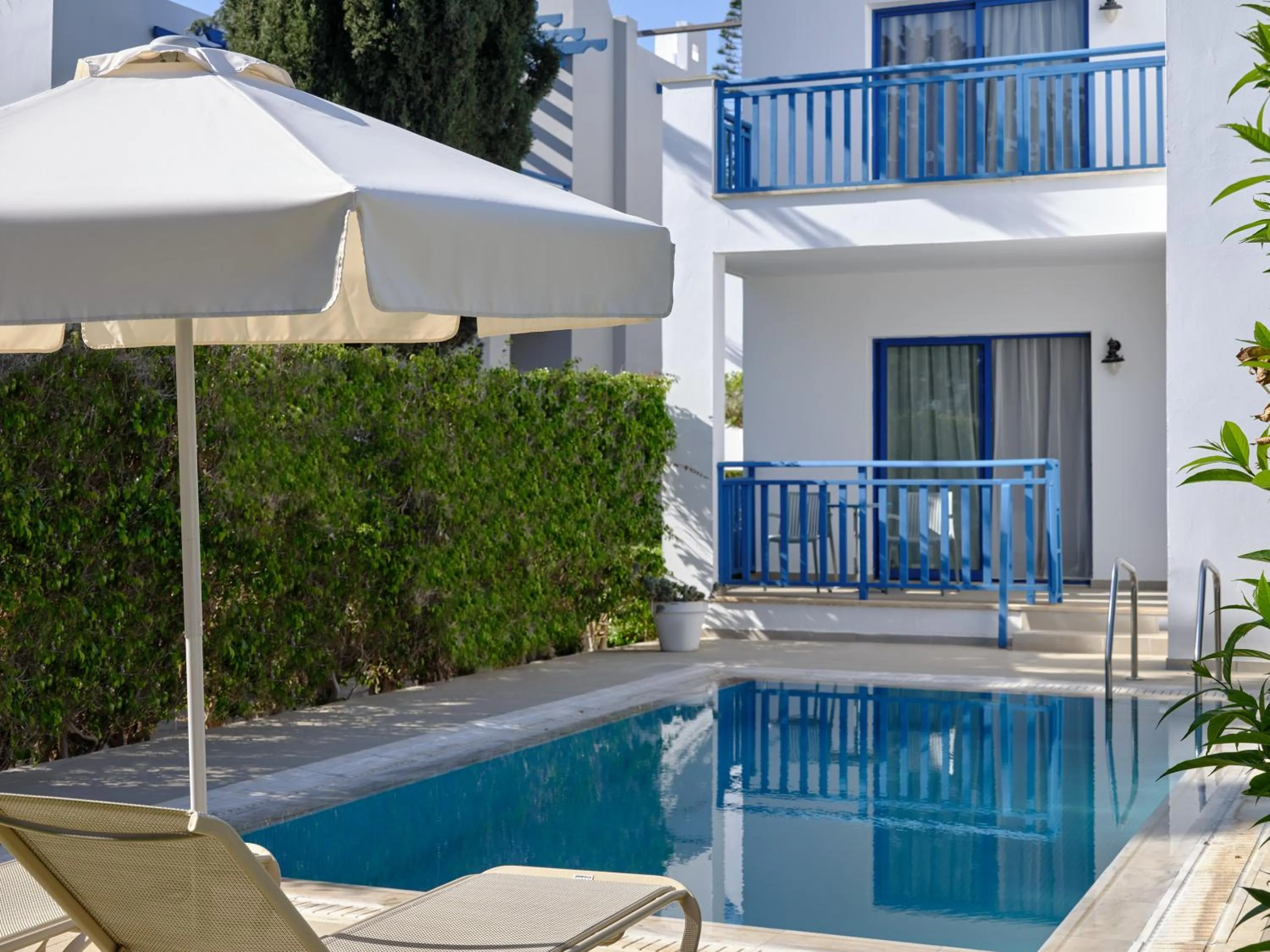 Swimming pool in Atlantica Callisto