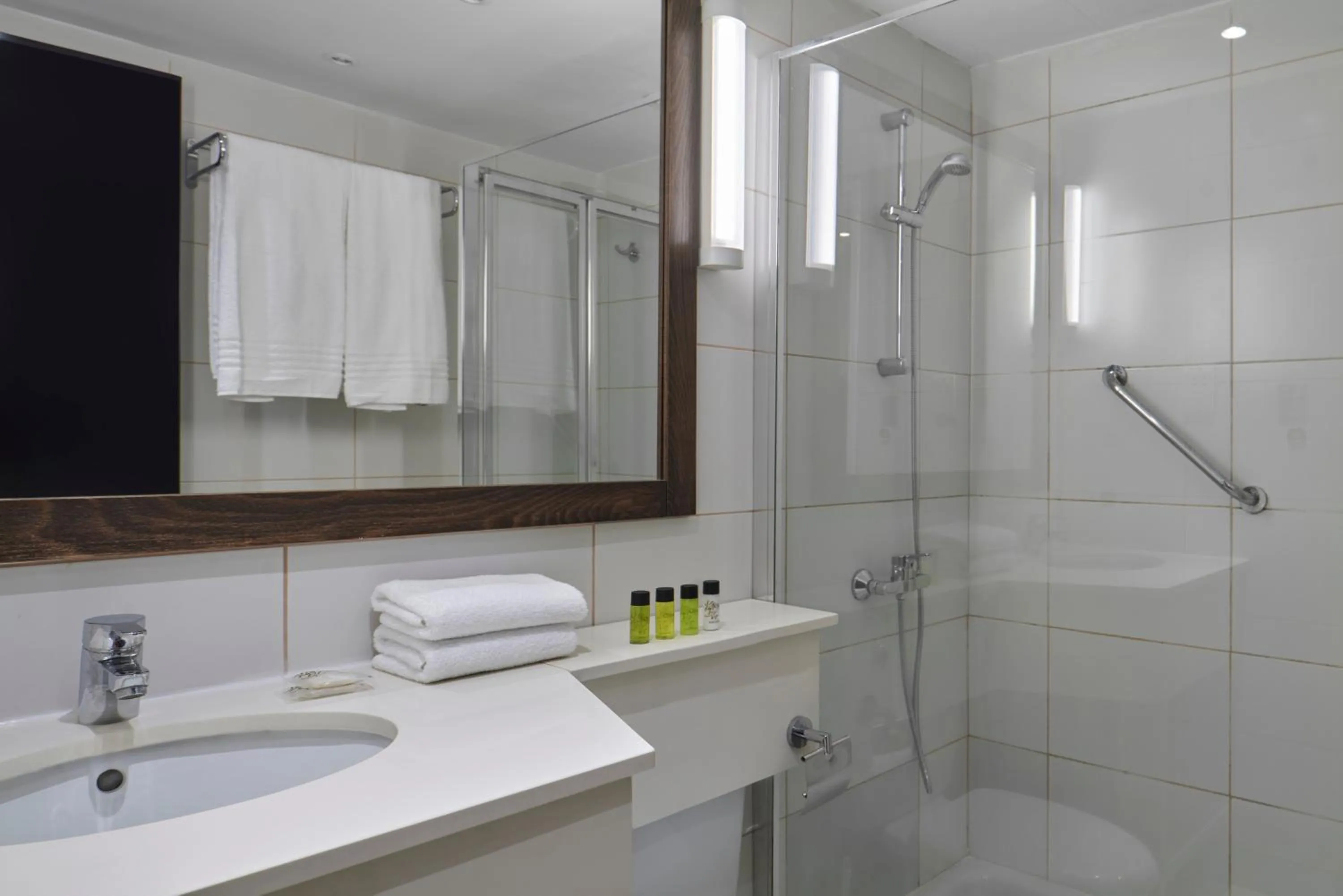 Shower in Atlantica Callisto