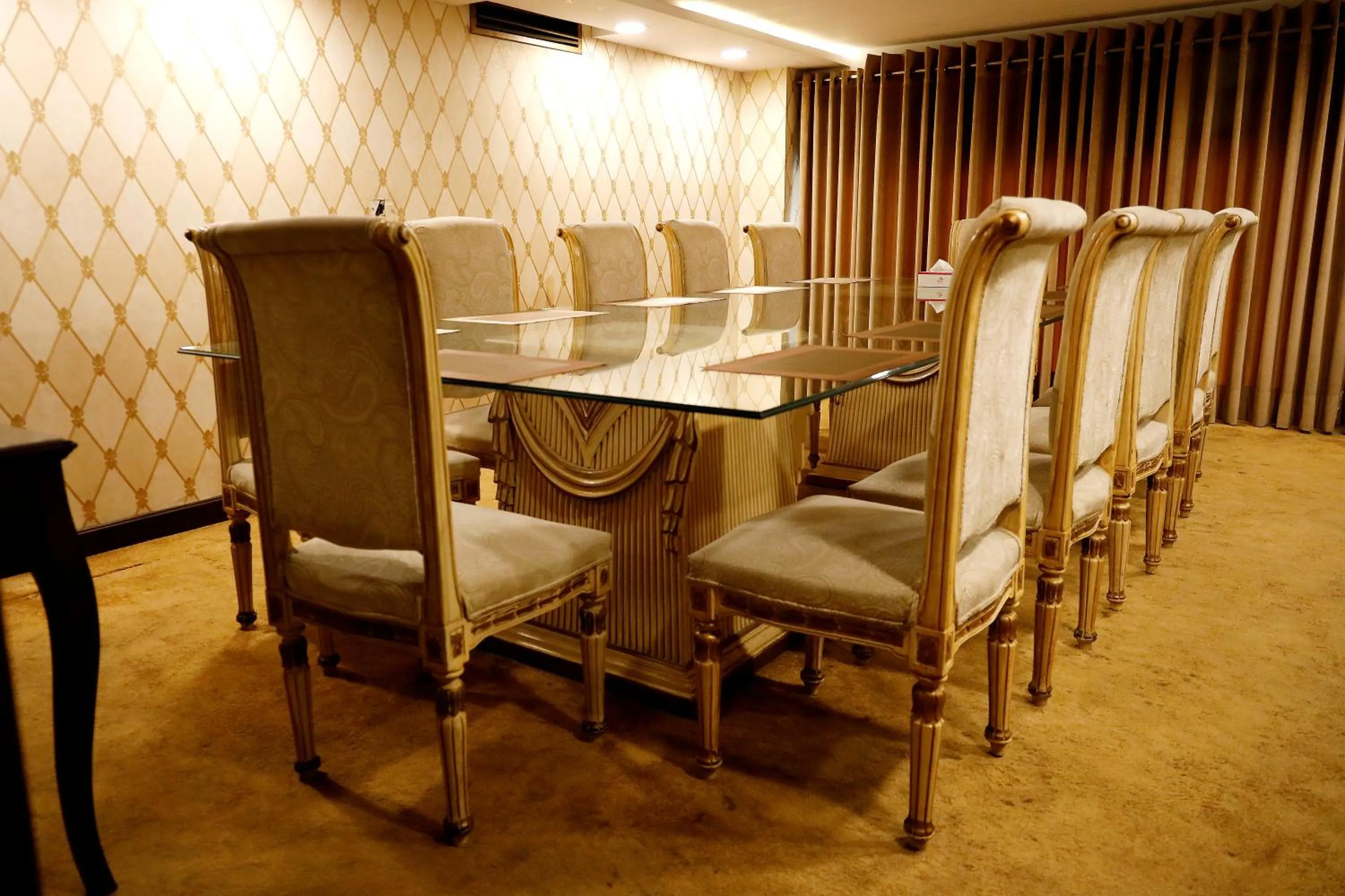 Seating area in Magnum Inn