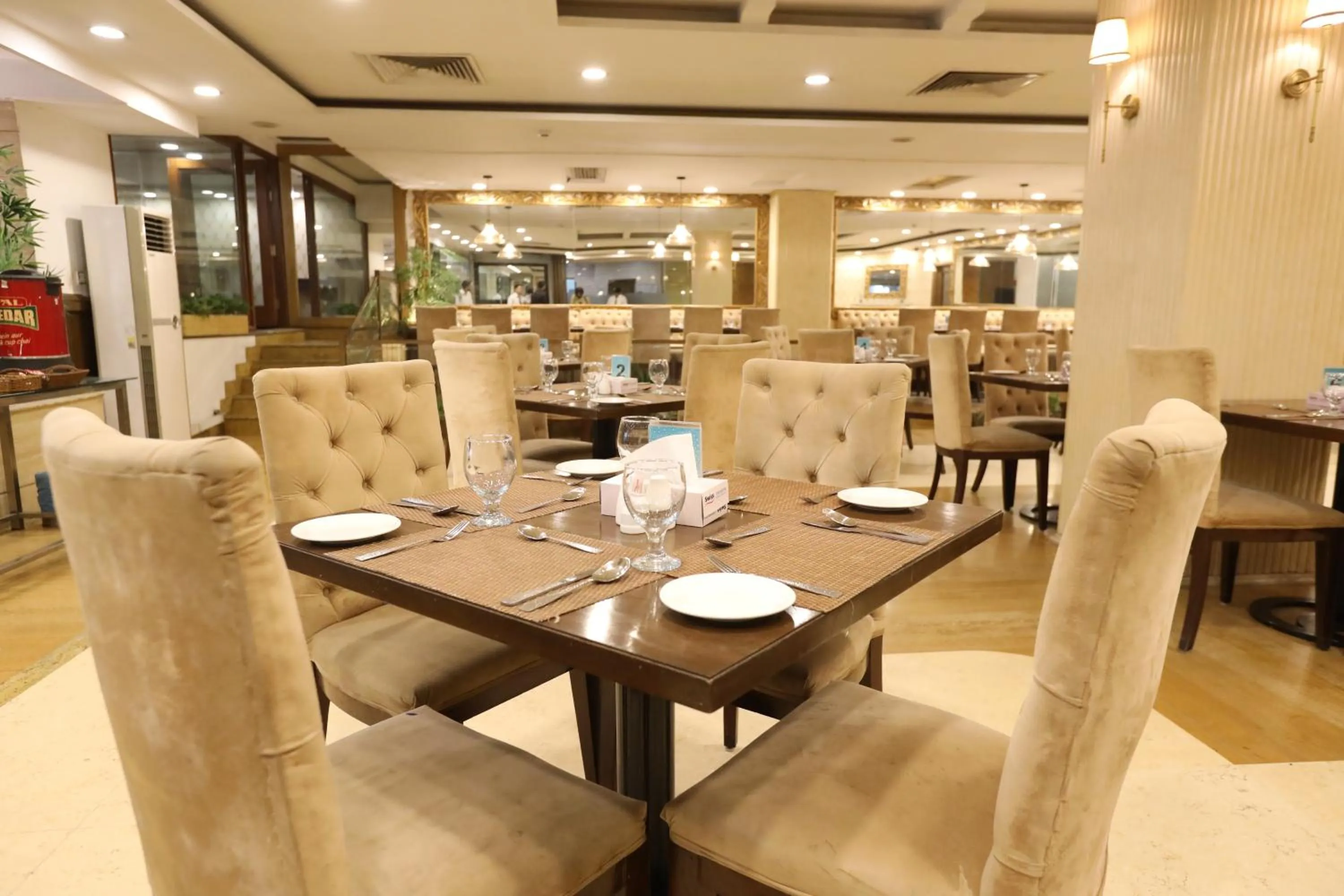 Restaurant/places to eat in Magnum Inn