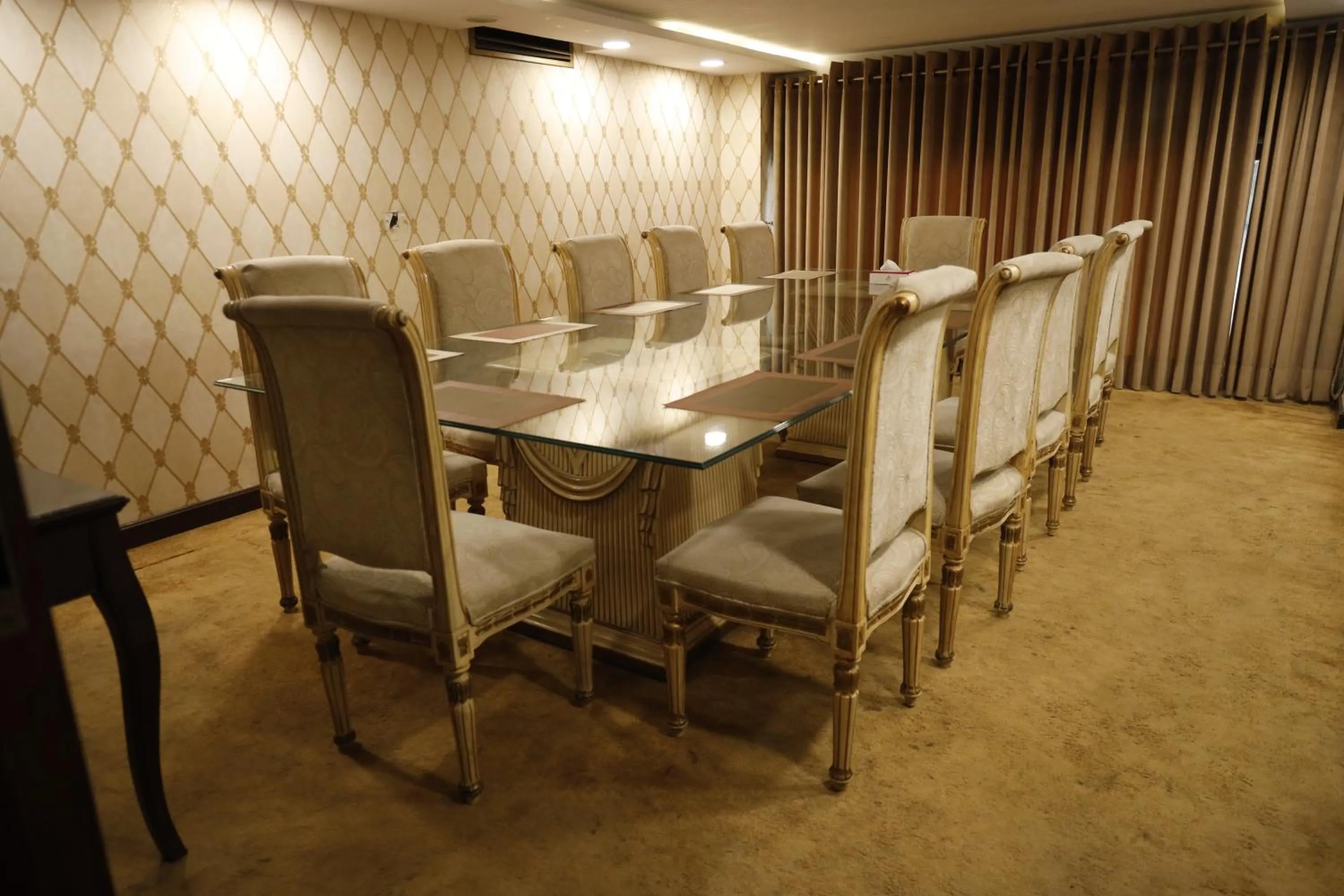 Seating area in Magnum Inn