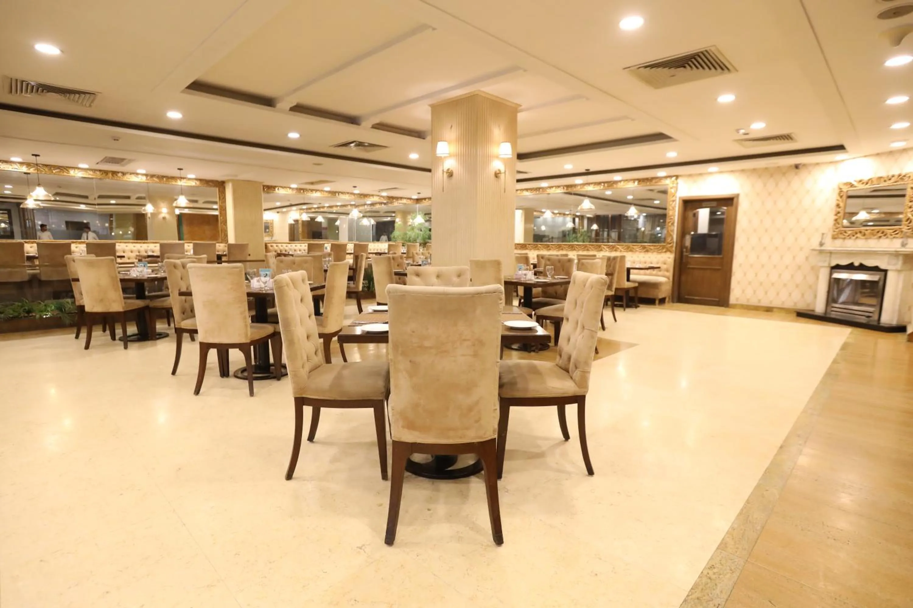 Restaurant/places to eat in Magnum Inn