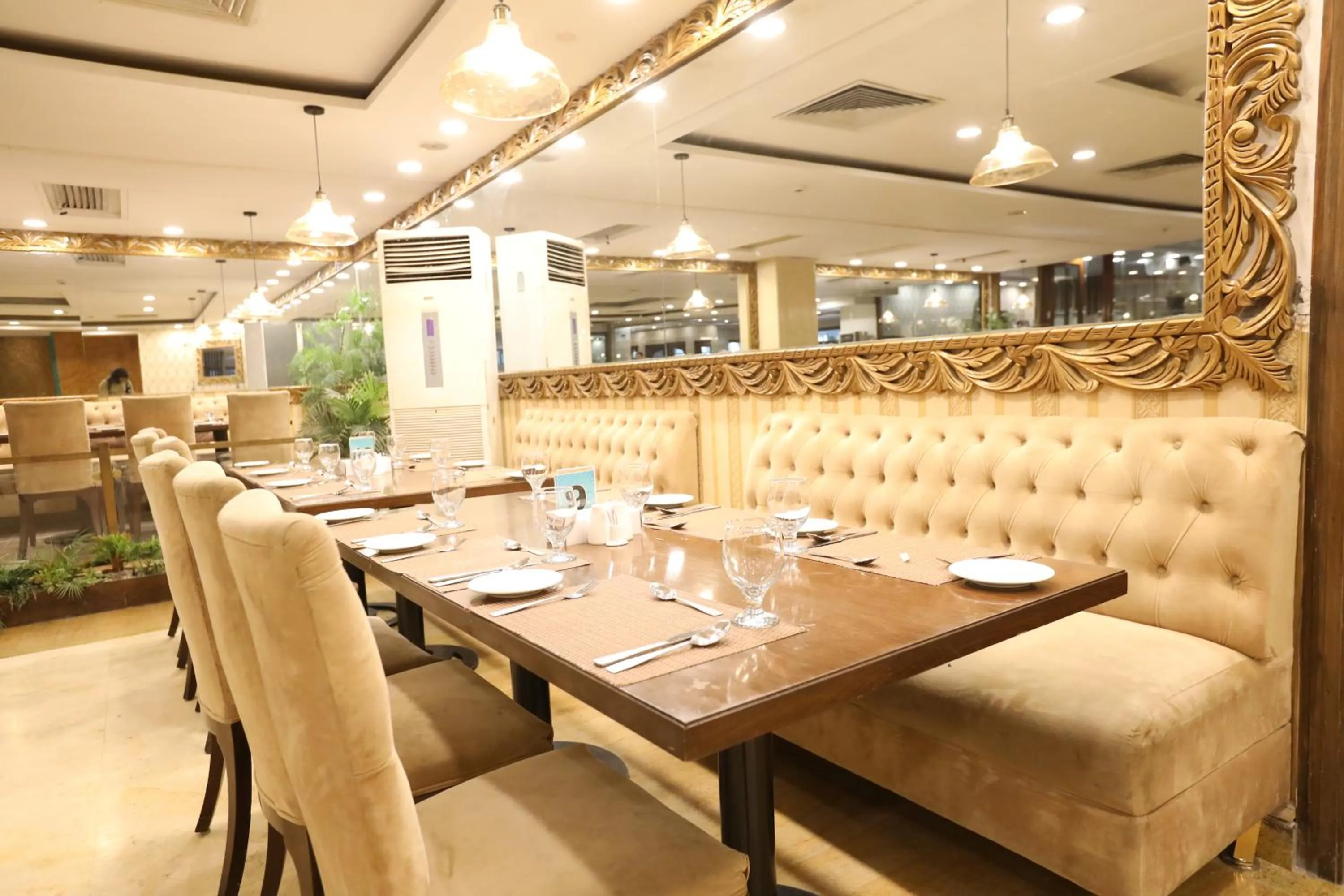 Restaurant/places to eat in Magnum Inn