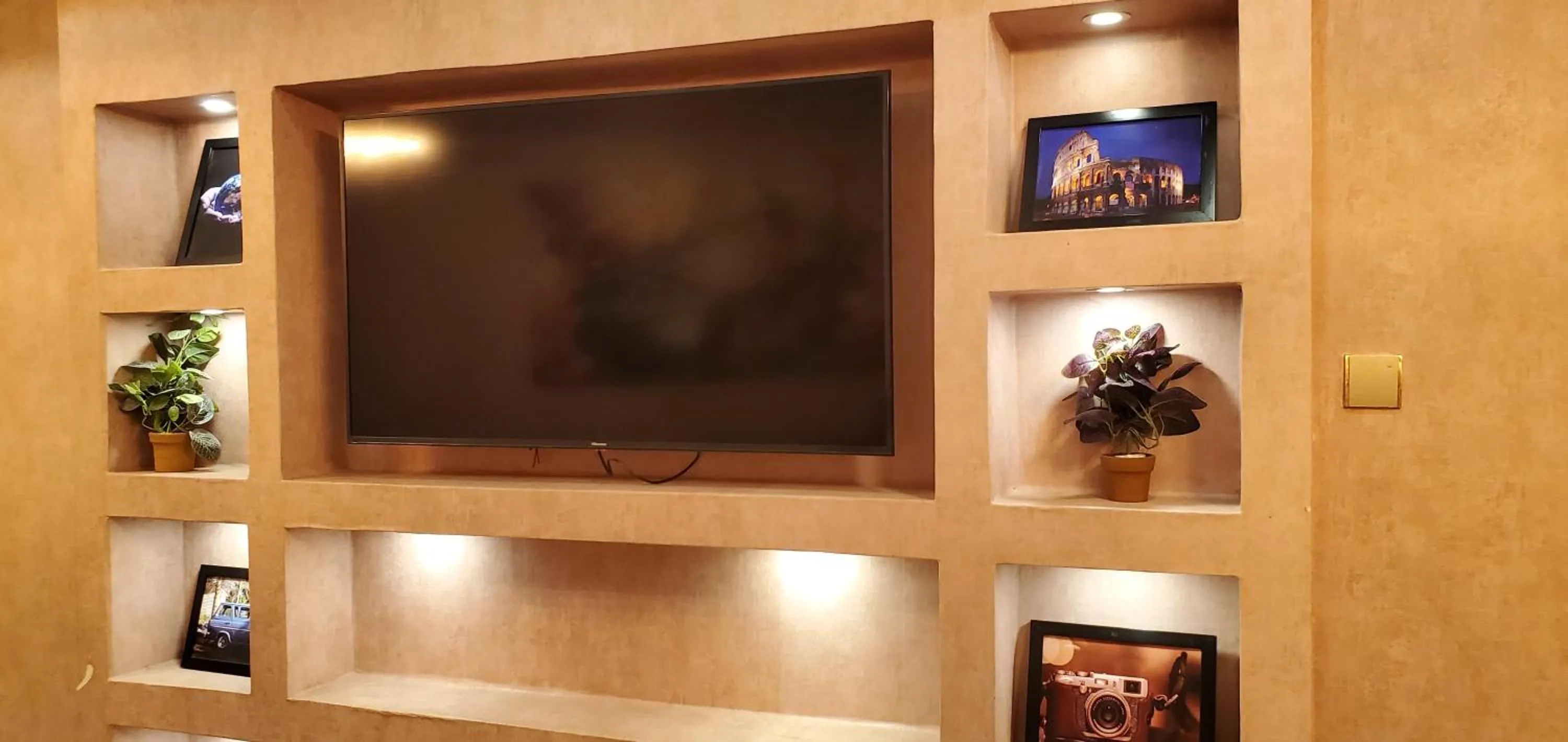 TV and multimedia in The Palms Hotel