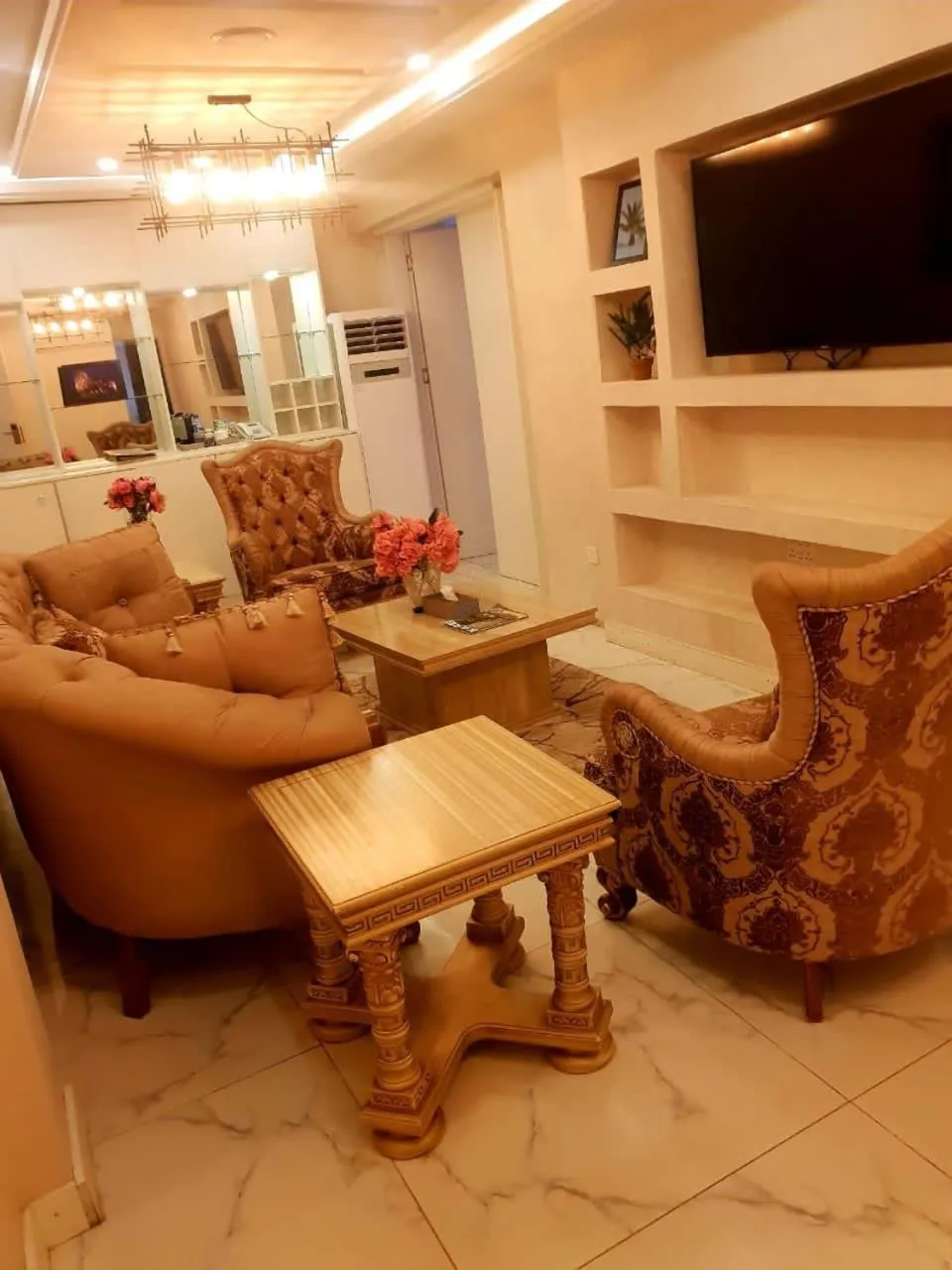 Communal lounge/ TV room in The Palms Hotel