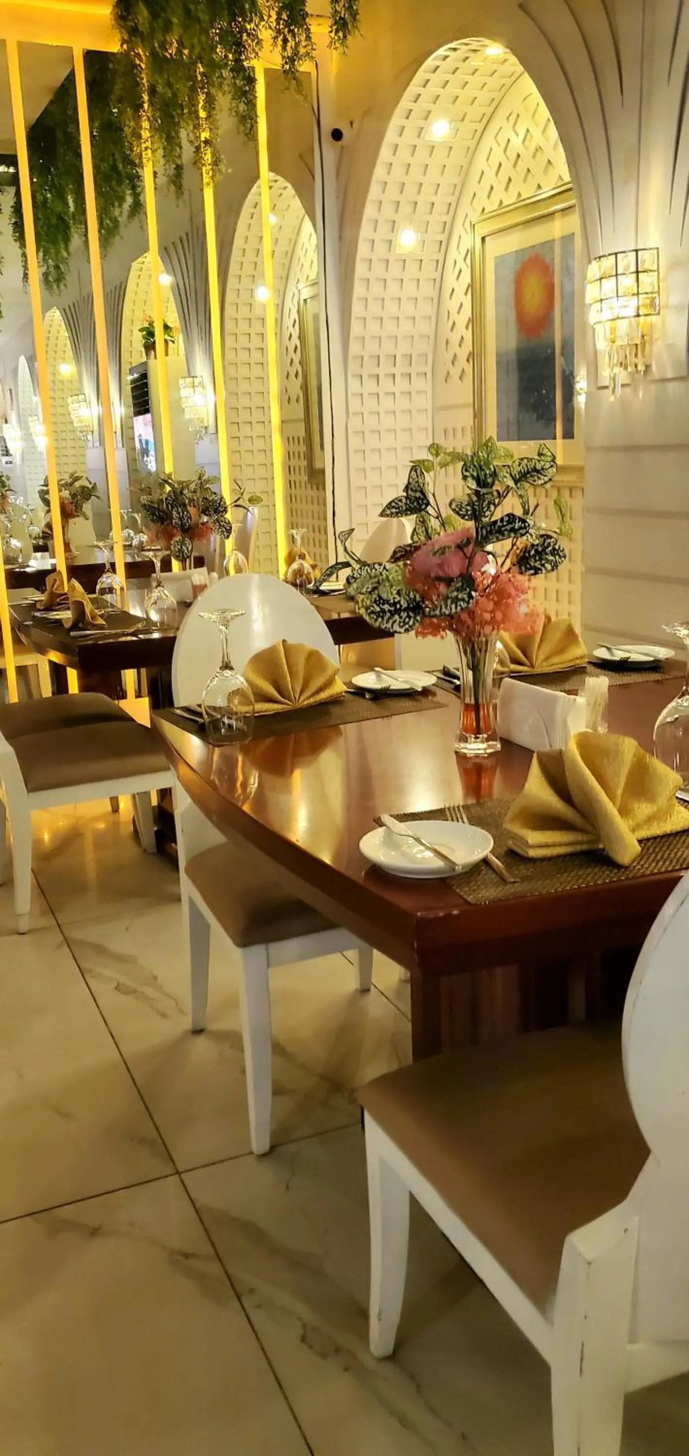 Restaurant/places to eat in The Palms Hotel