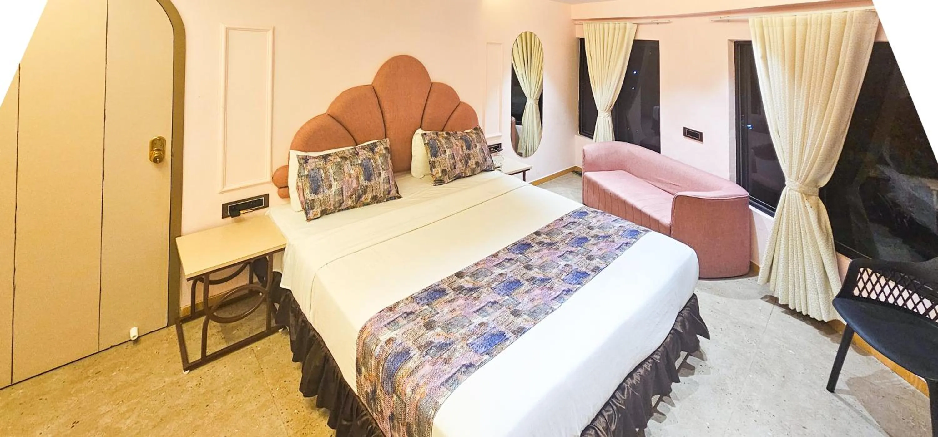 Communal lounge/ TV room, Bed in Hotel Nova Bling