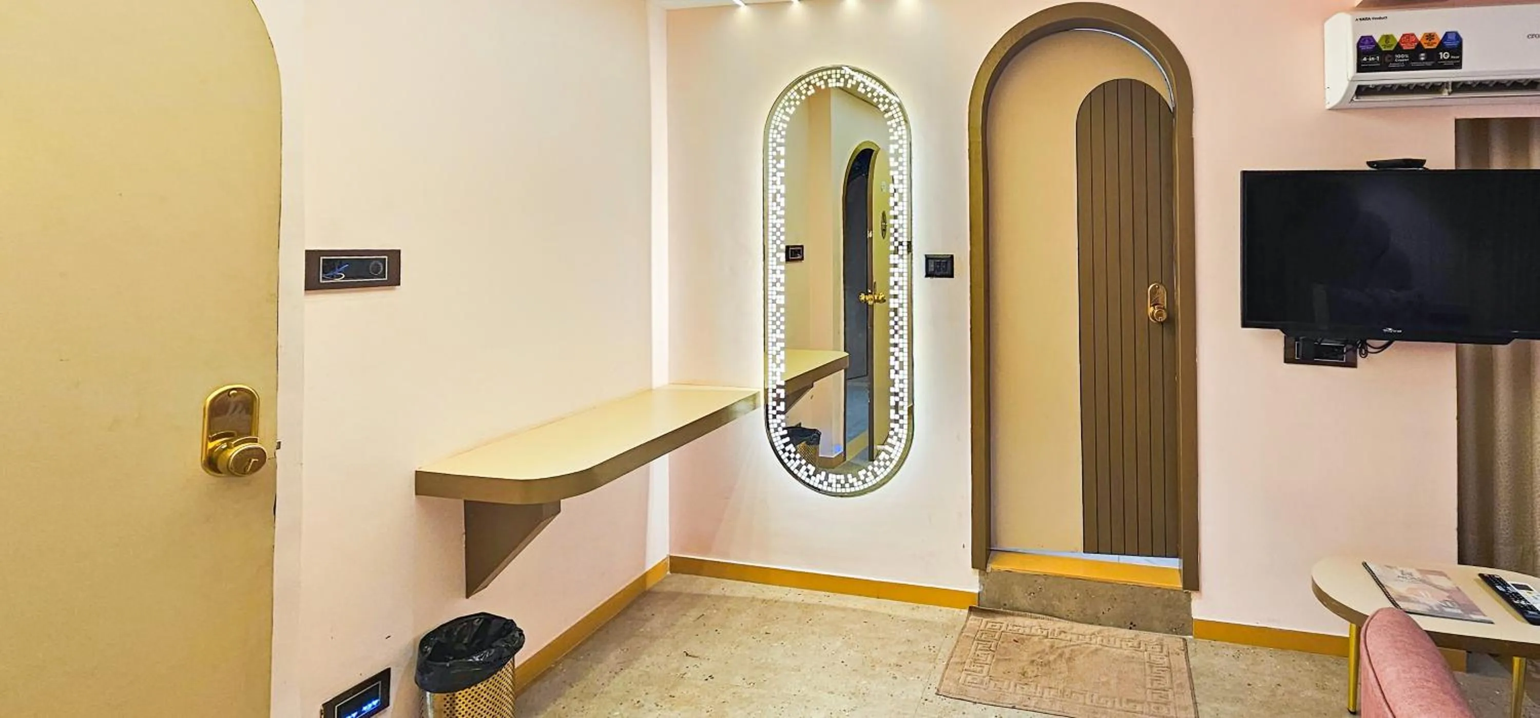 Communal lounge/ TV room in Hotel Nova Bling