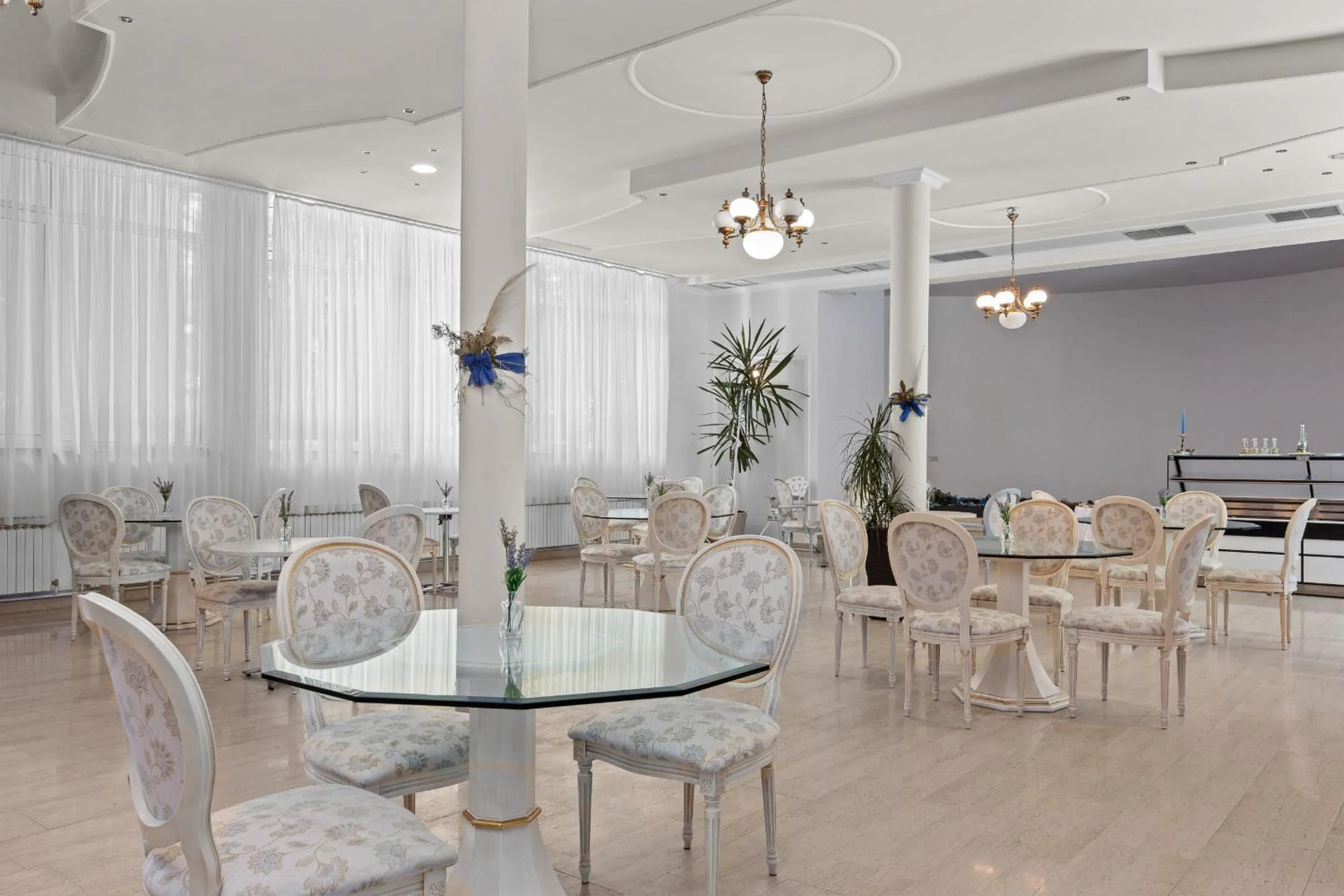 Restaurant/places to eat in Minerva Hotel