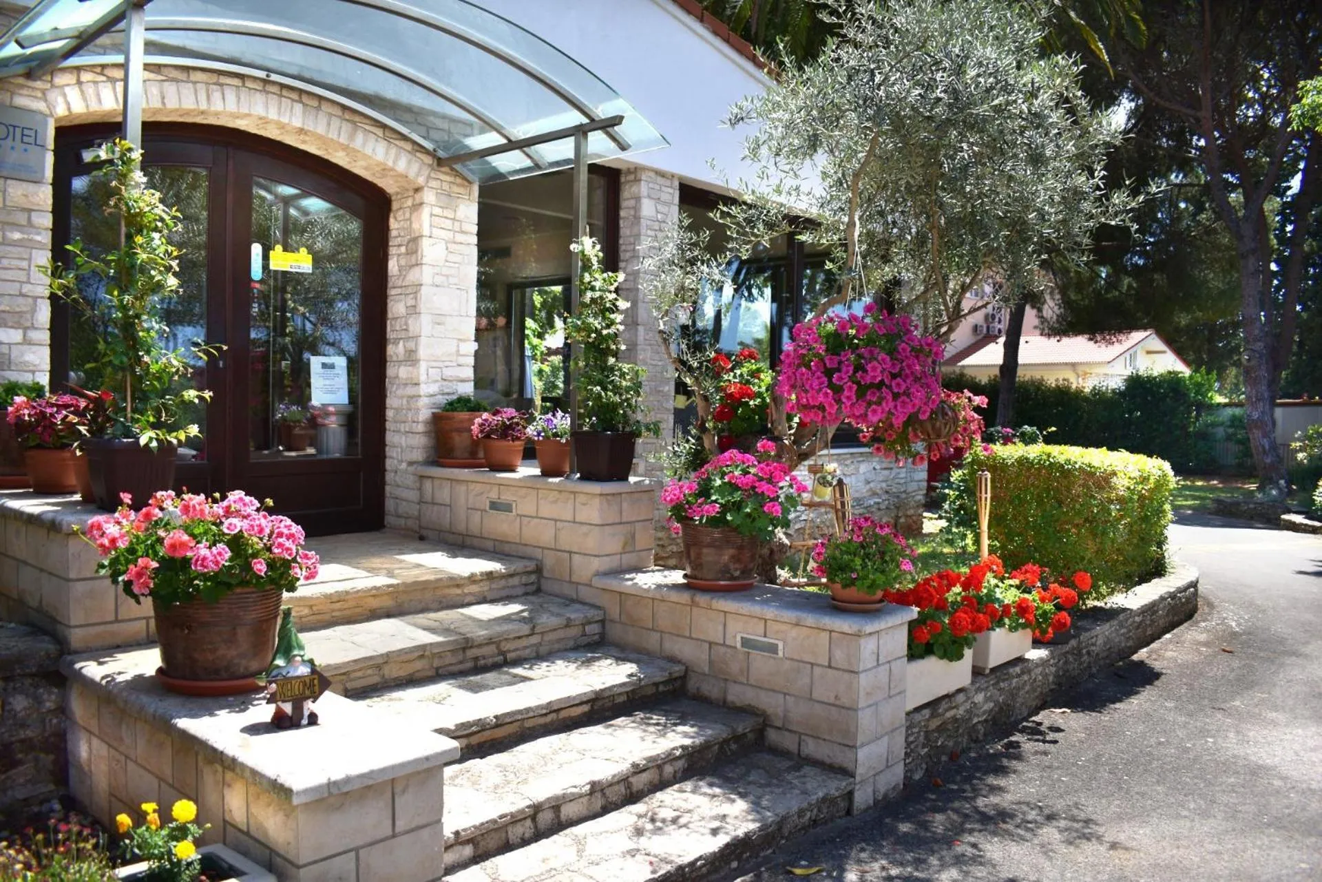 Facade/entrance in Minerva Hotel
