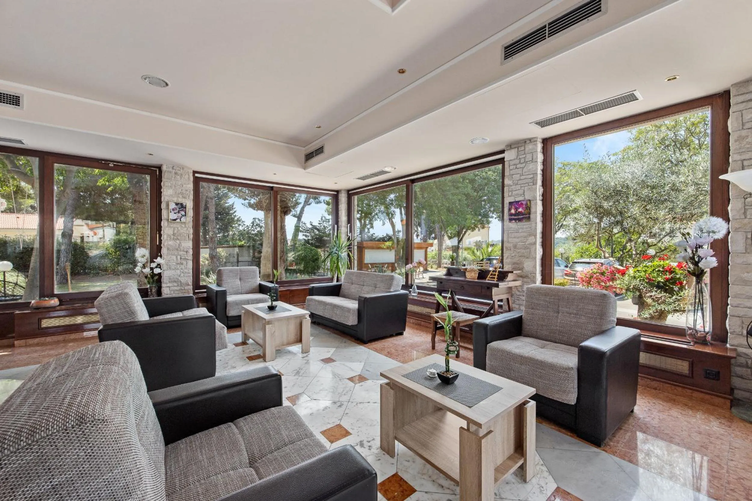 Seating area in Minerva Hotel