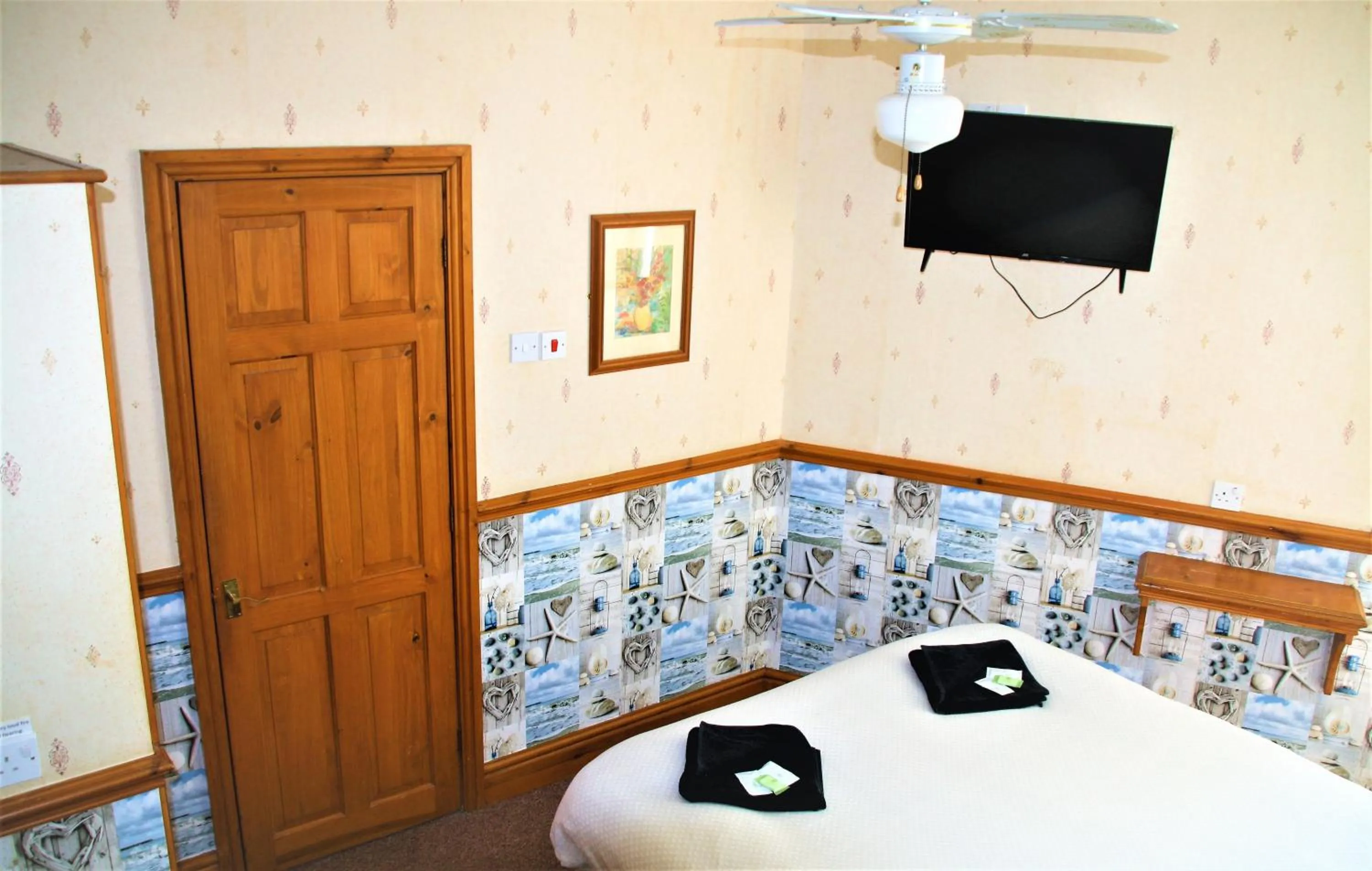 Bed in Pine Lodge Hotel