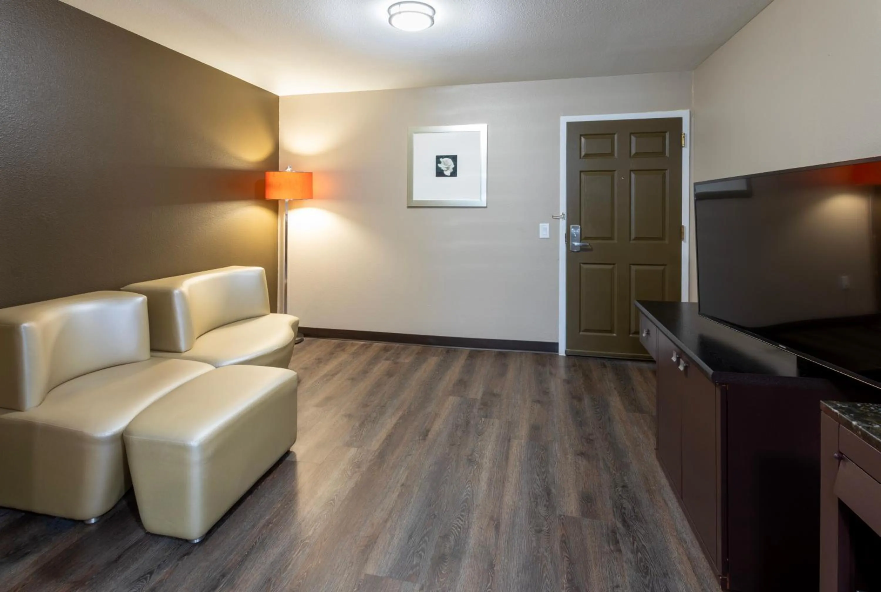 Grandstay Hotel & Suites