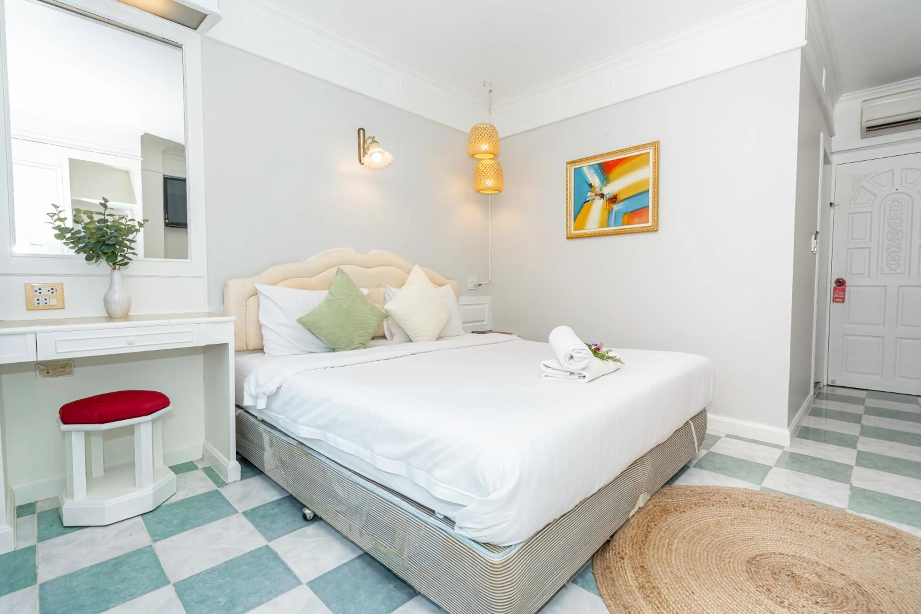 Bedroom, Bed in Patong Social Hotel & Restaurant