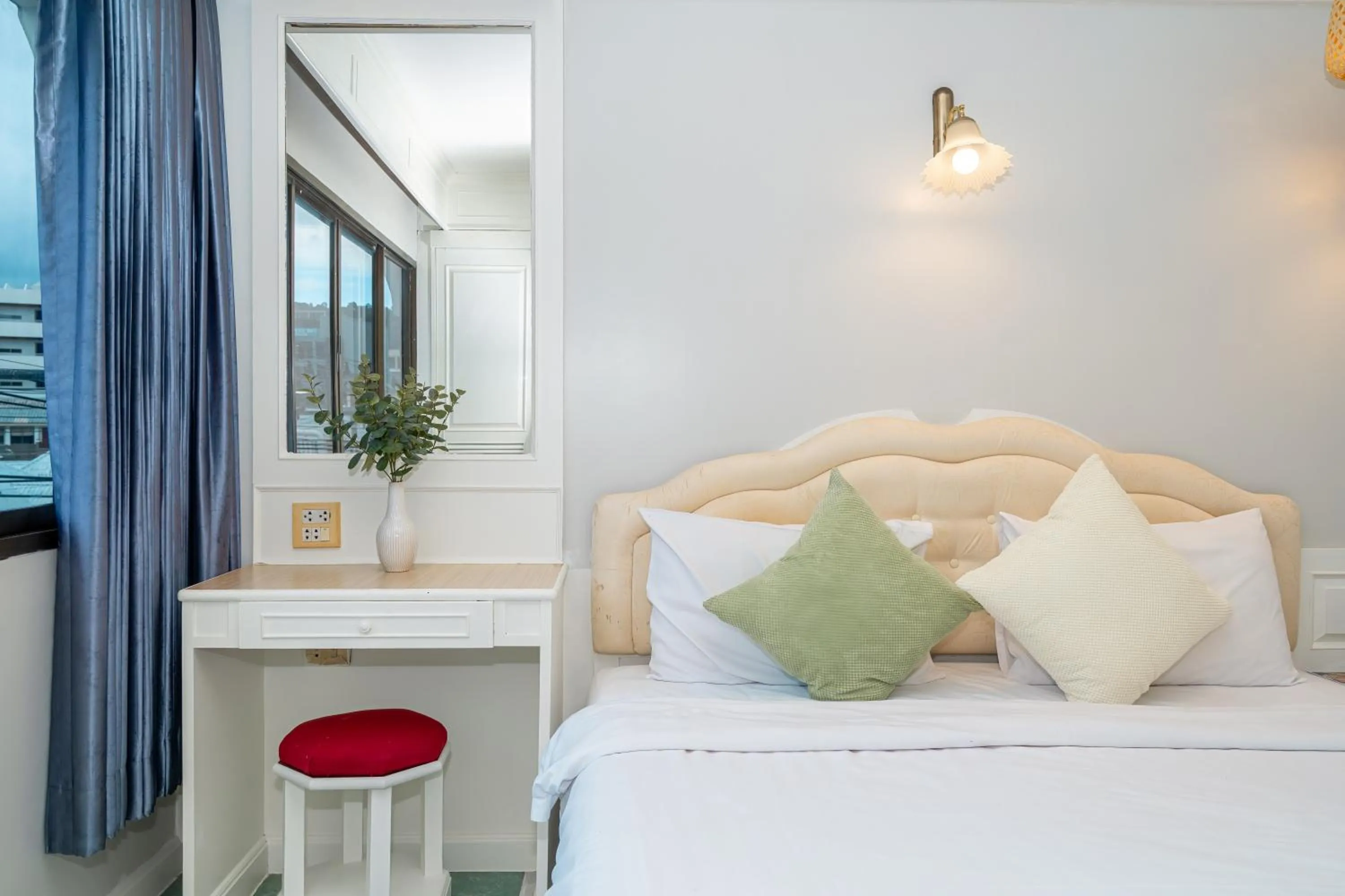 Bedroom, Bed in Patong Social Hotel & Restaurant