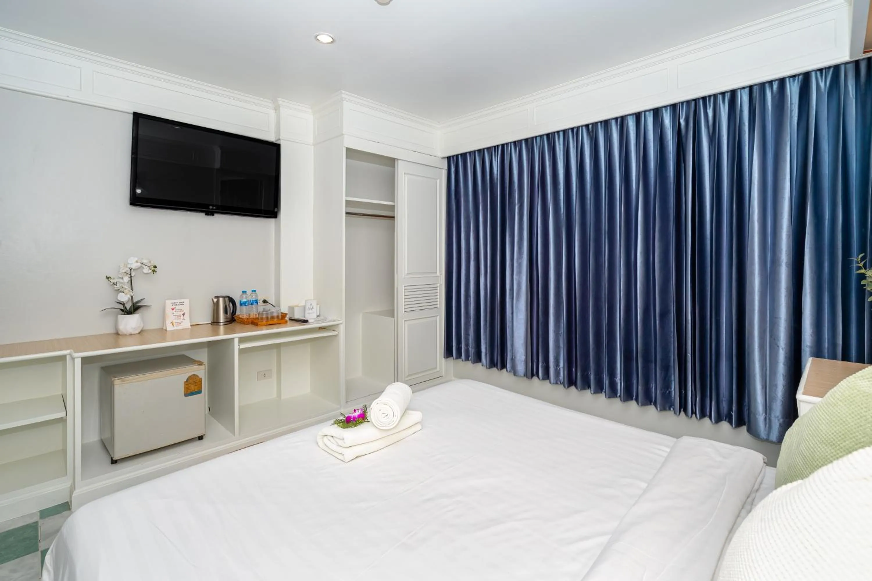 Bedroom, Bed in Patong Social Hotel & Restaurant