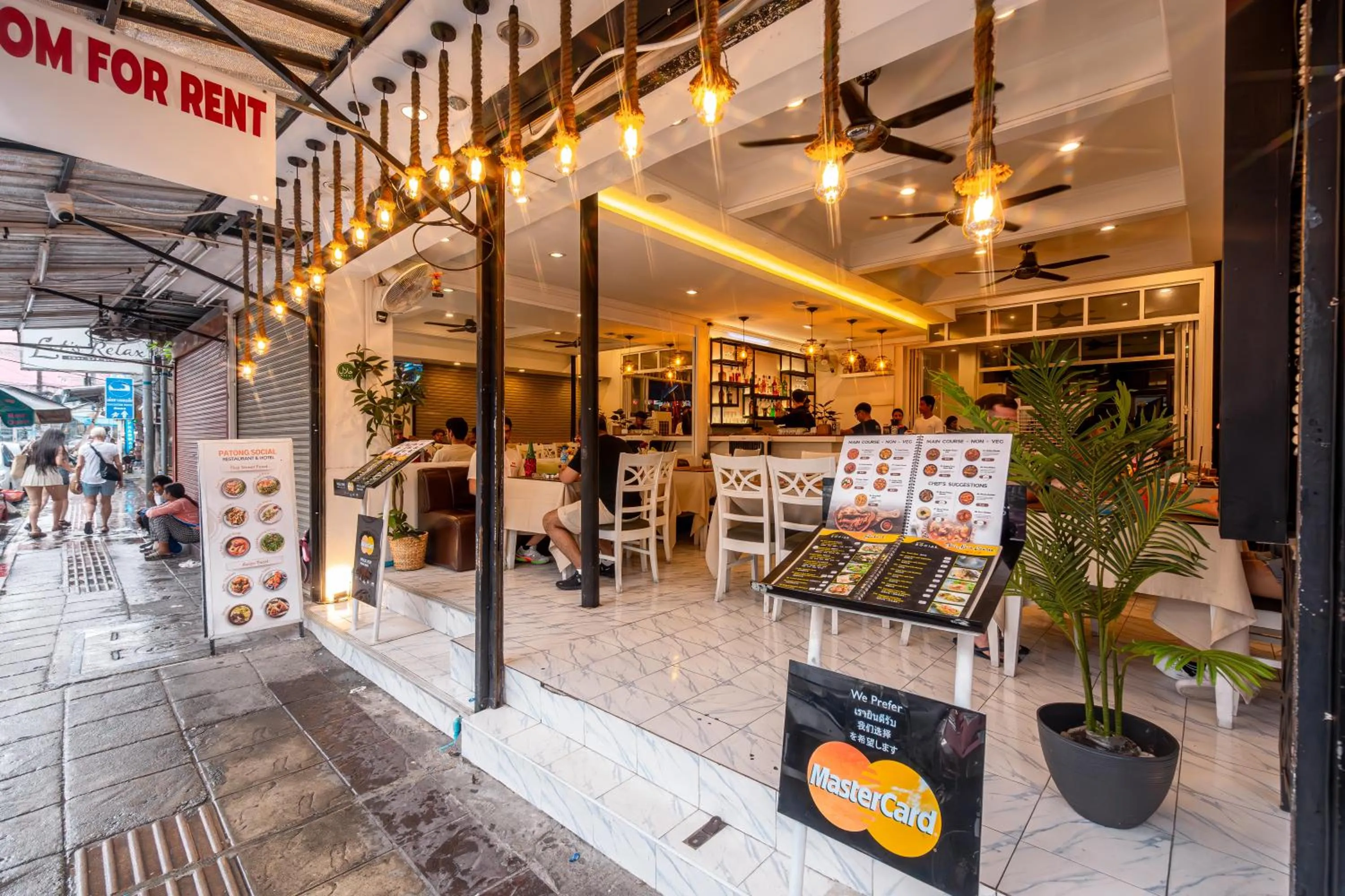 Property building in Patong Social Hotel & Restaurant