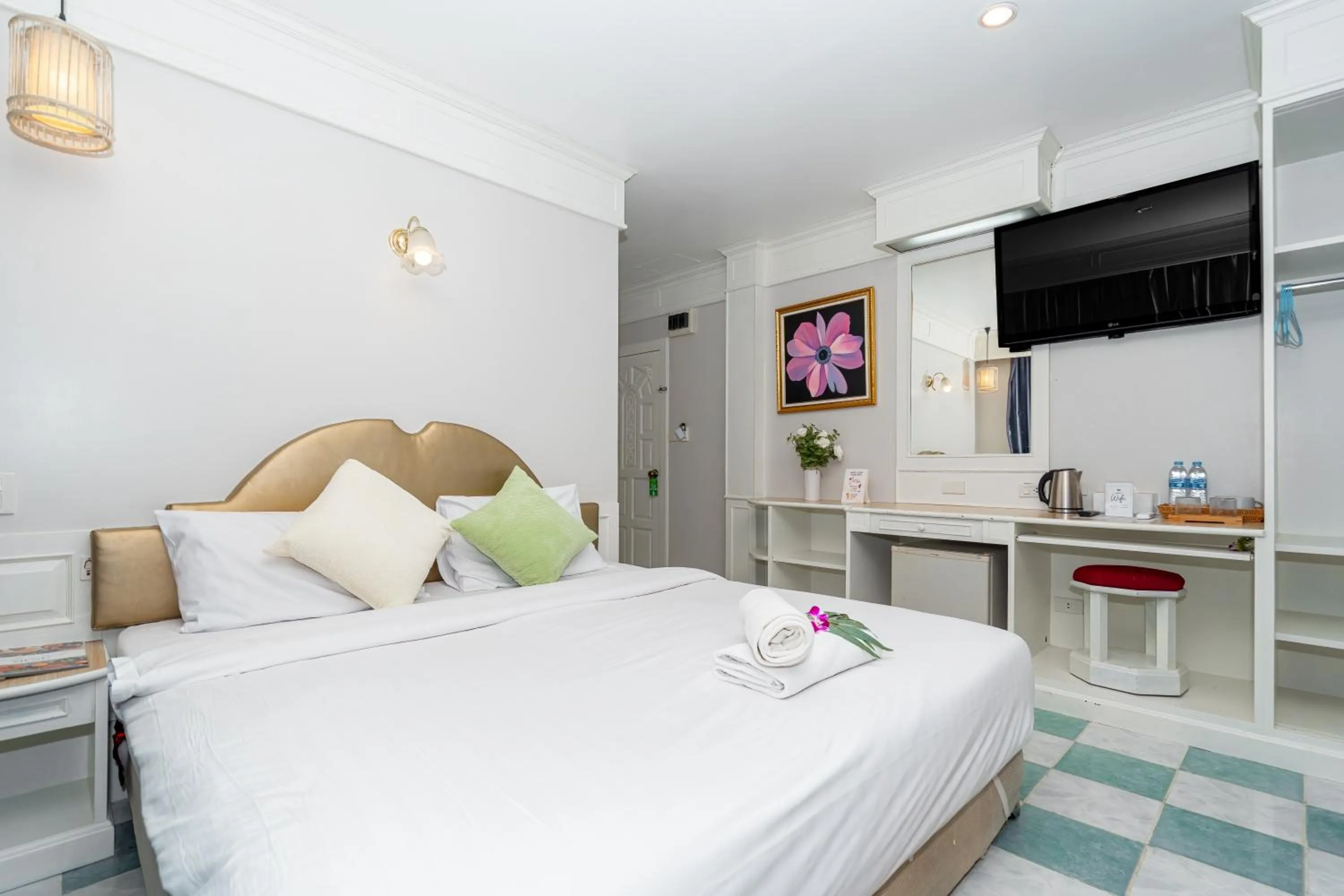 Bed in Patong Social Hotel & Restaurant