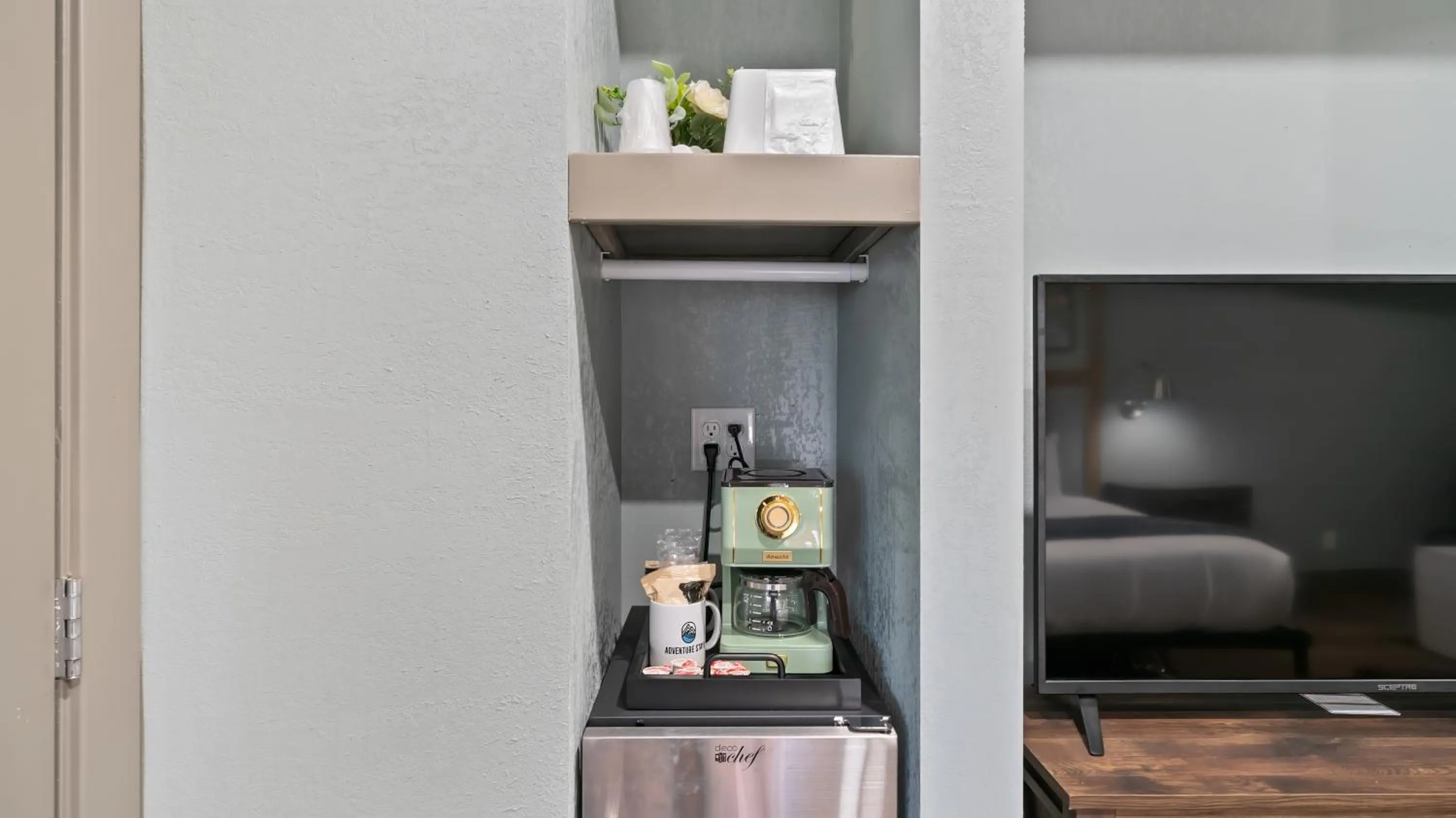 Coffee/tea facilities in Blue Jay Lodge