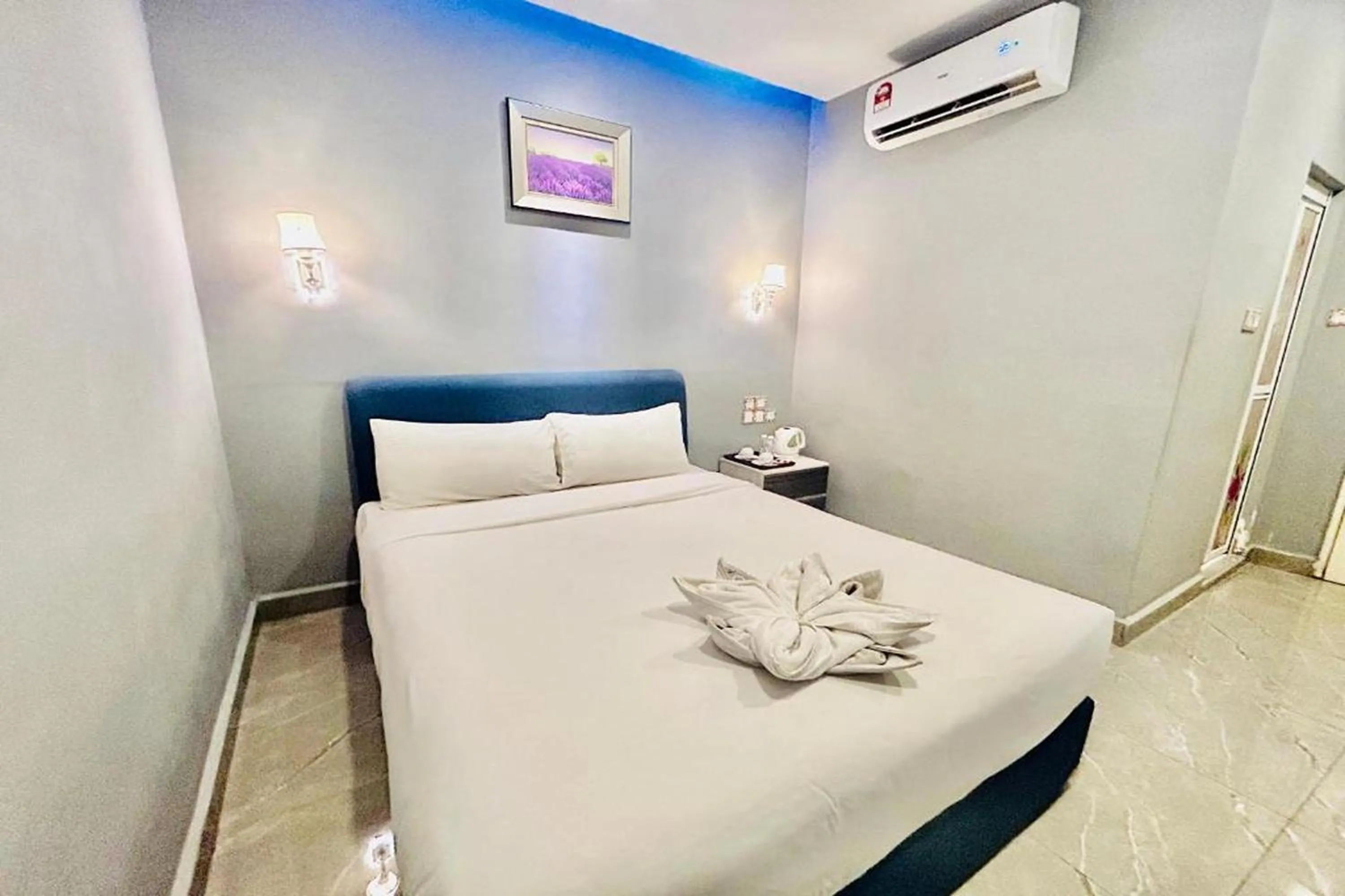 Bedroom, Bed in Hotel Dlima Inn Bukit Bintang