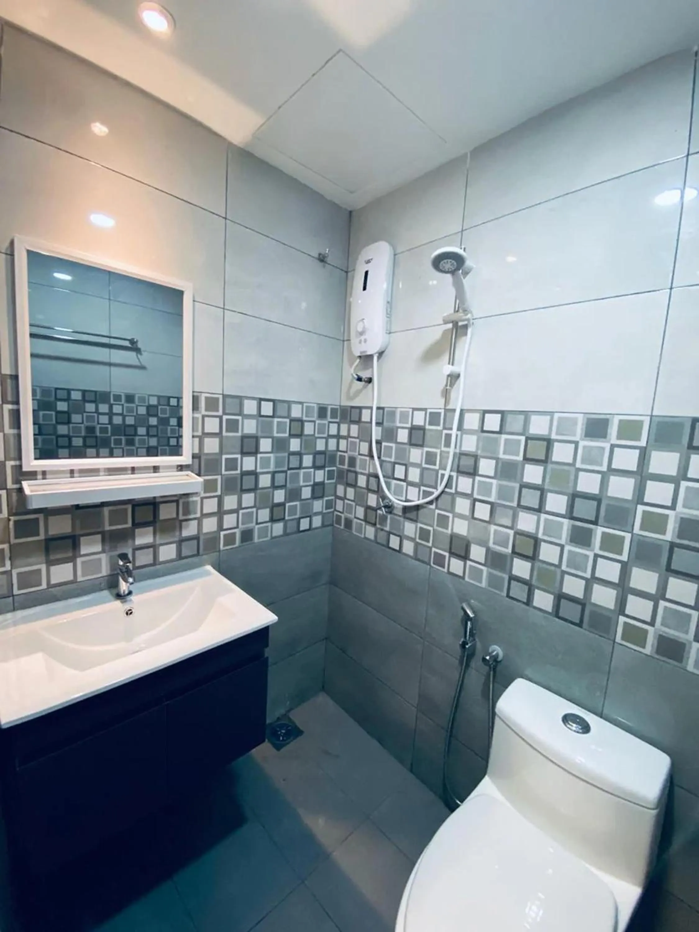 Bathroom in Hotel Dlima Inn Bukit Bintang