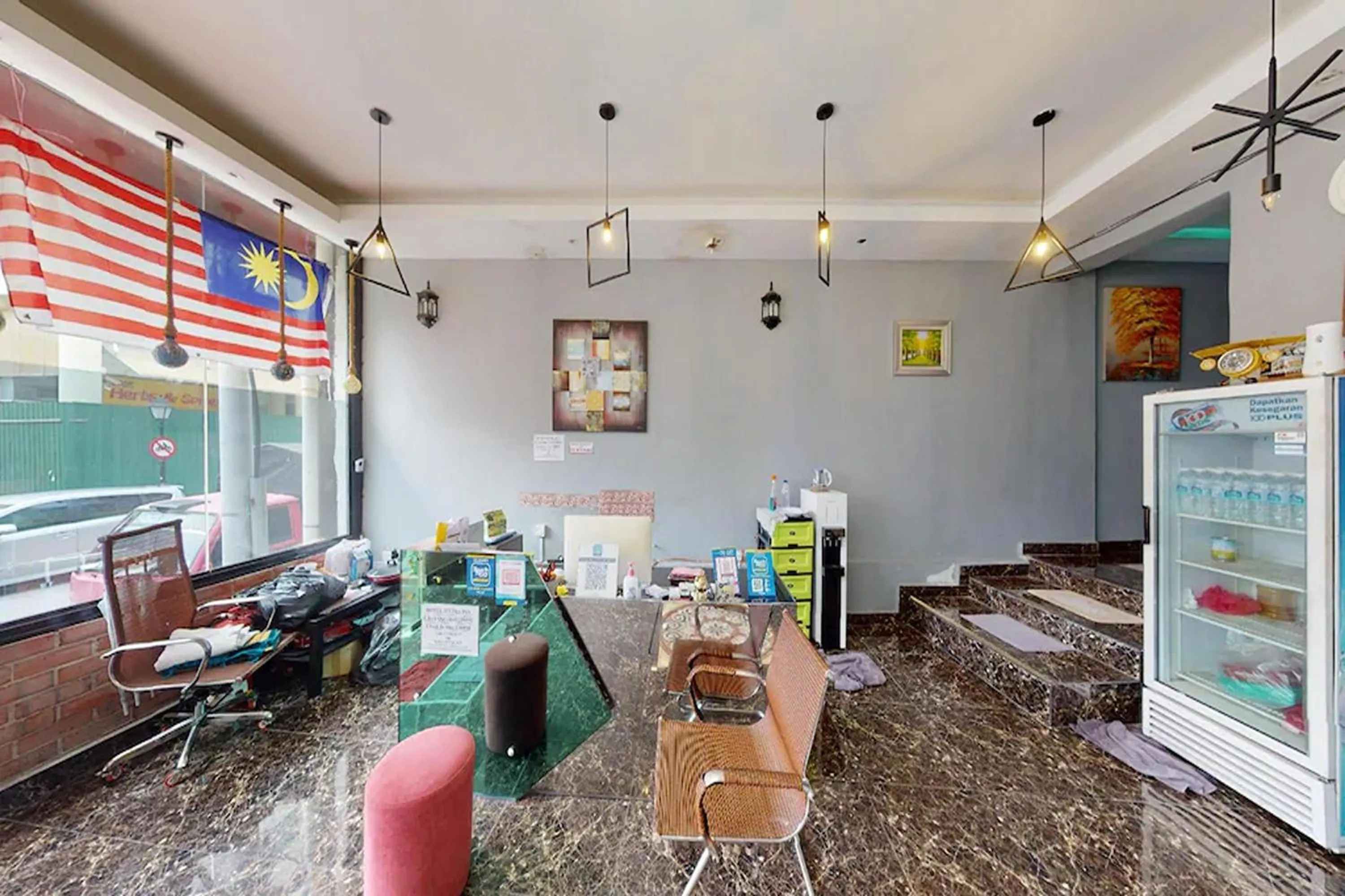 Seating area in Hotel Dlima Inn Bukit Bintang