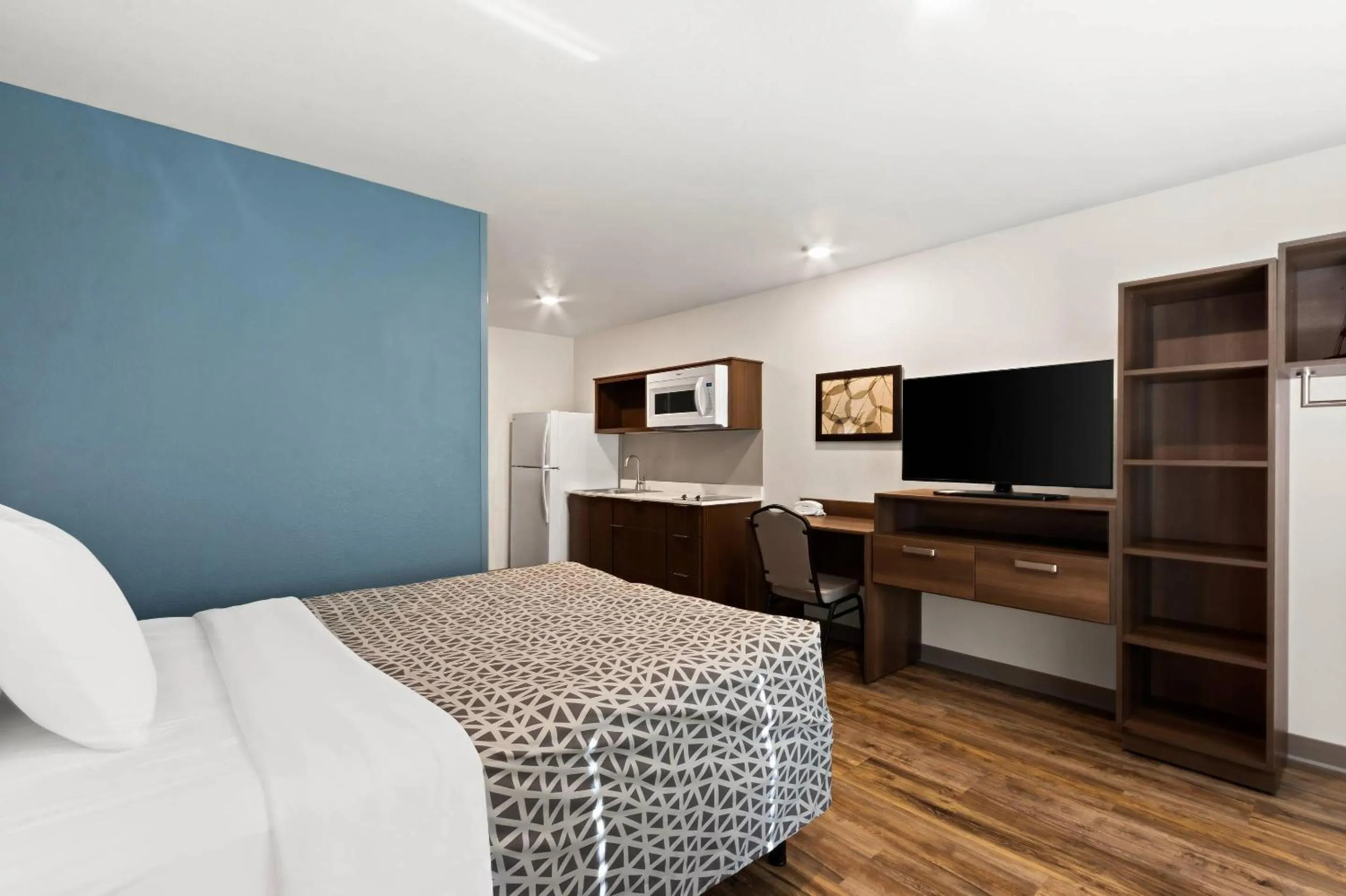 Bedroom, Bed in WoodSpring Suites Tolleson - Phoenix West