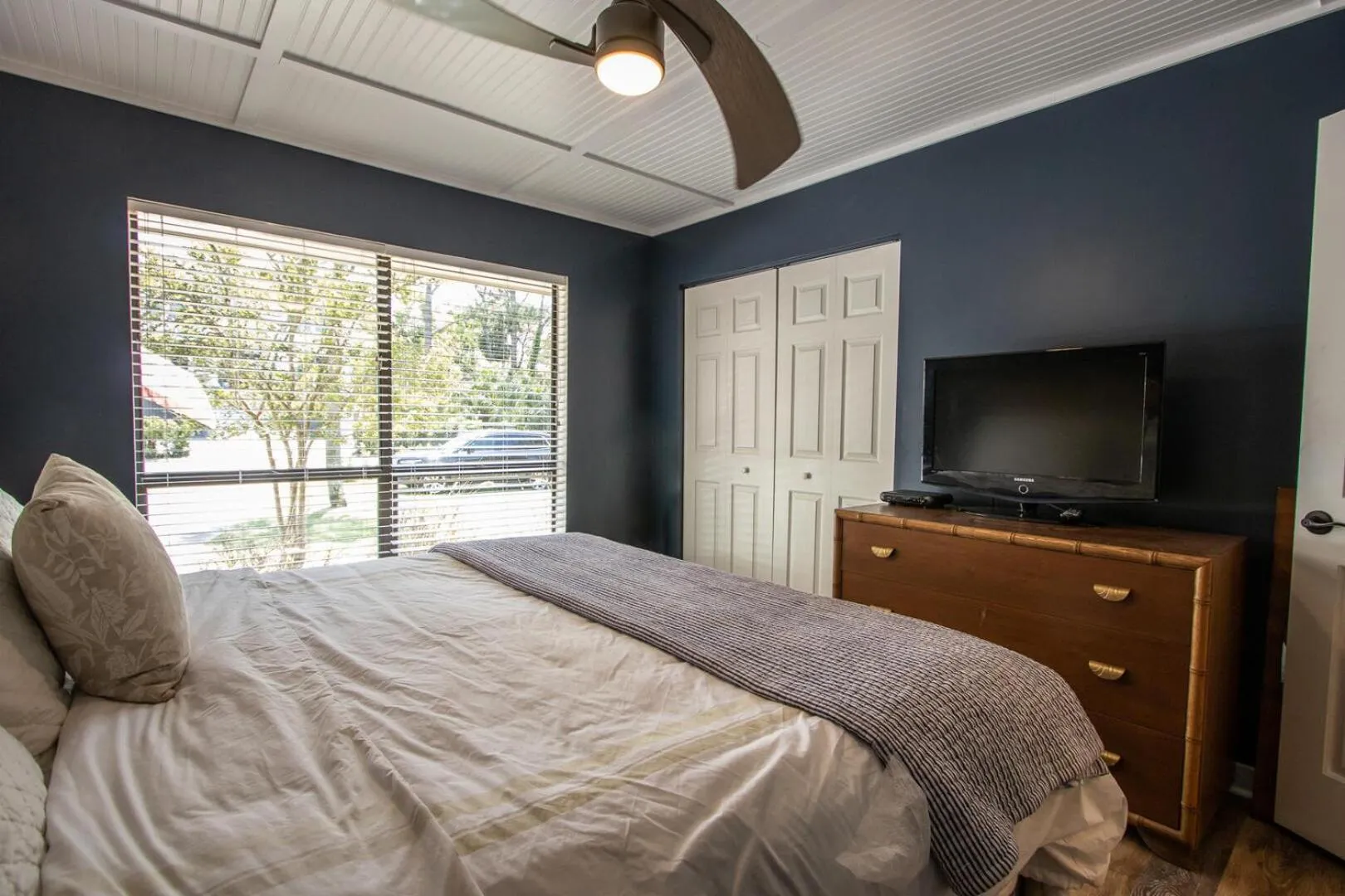 Bed in 377 Tarpon Blv