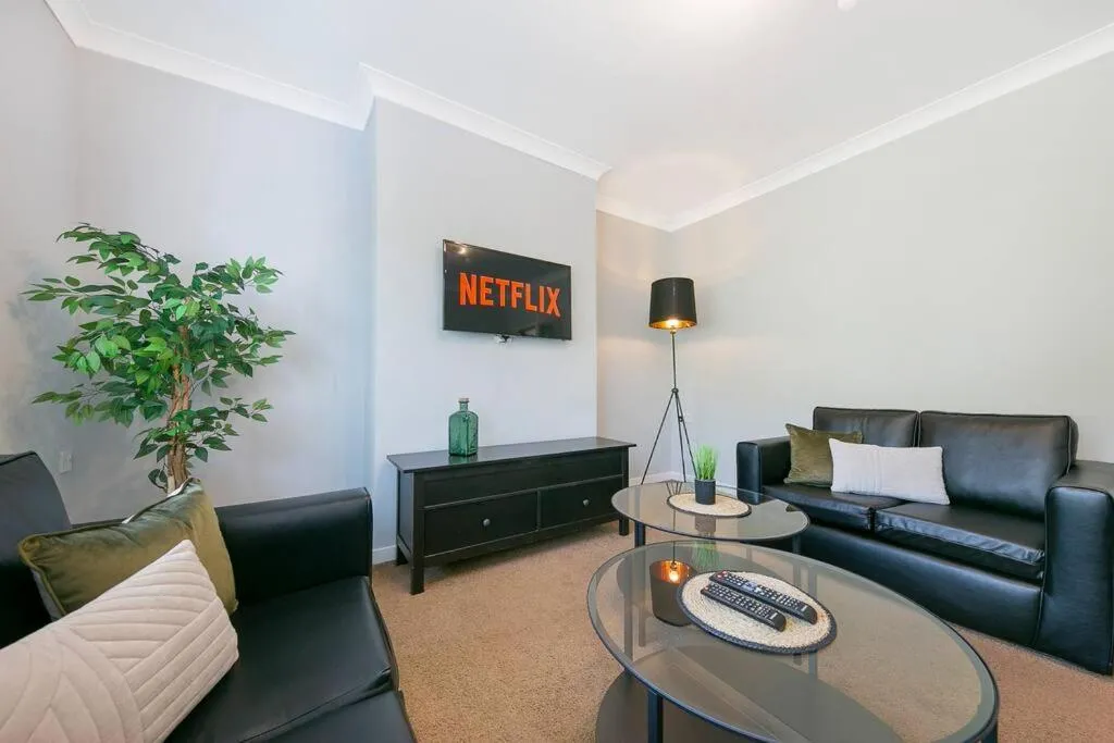 Faulds Crescent Lodge ✪ Grampian Lettings Ltd