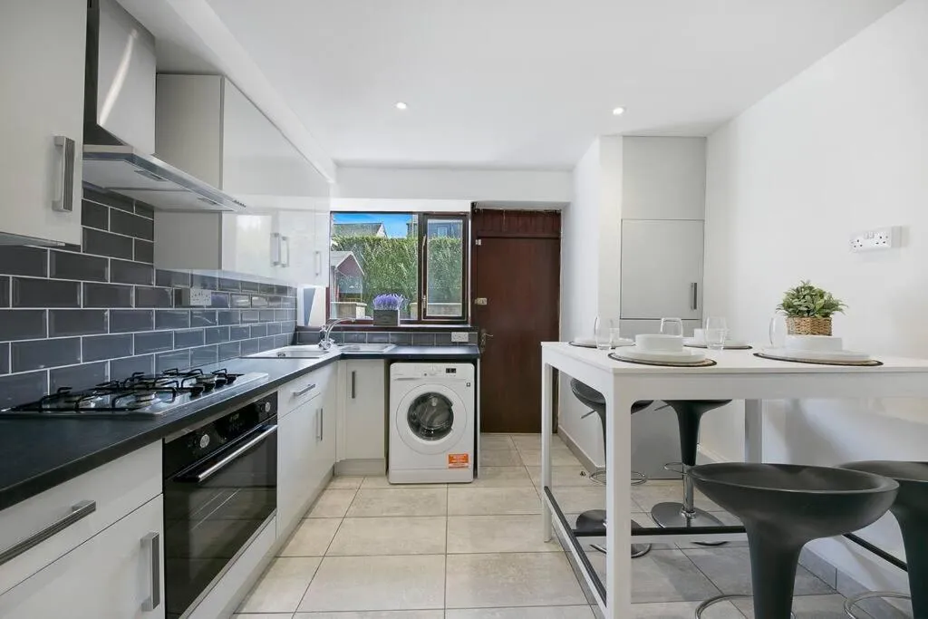 Faulds Crescent Lodge ✪ Grampian Lettings Ltd