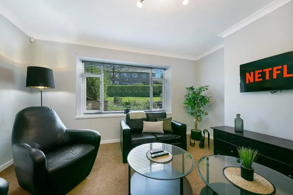 Faulds Crescent Lodge ✪ Grampian Lettings Ltd