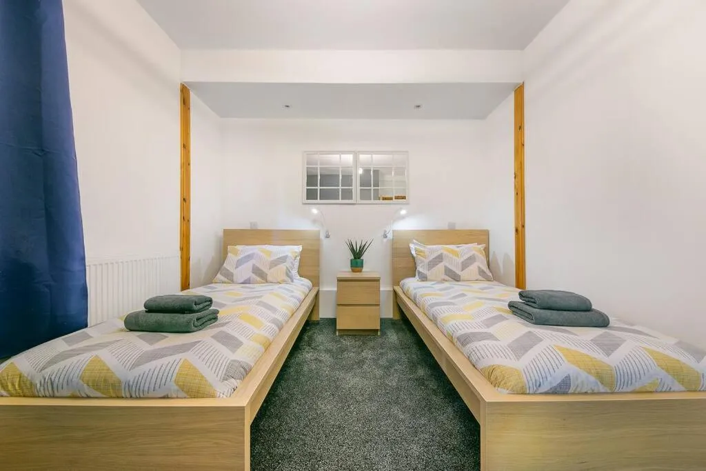 Bed in Faulds Crescent Lodge ✪ Grampian Lettings Ltd