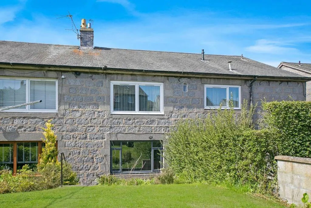 Faulds Crescent Lodge ✪ Grampian Lettings Ltd