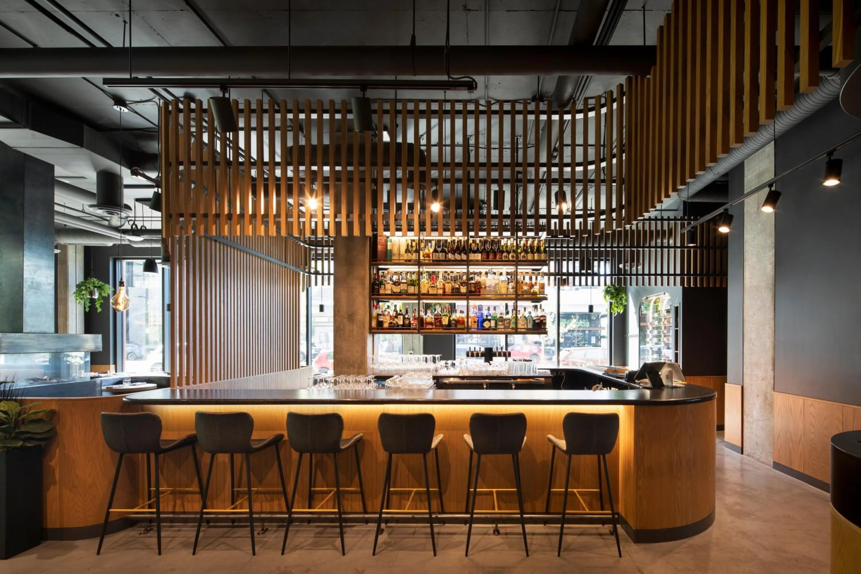 Restaurant/places to eat in Alt Hotel Calgary University District