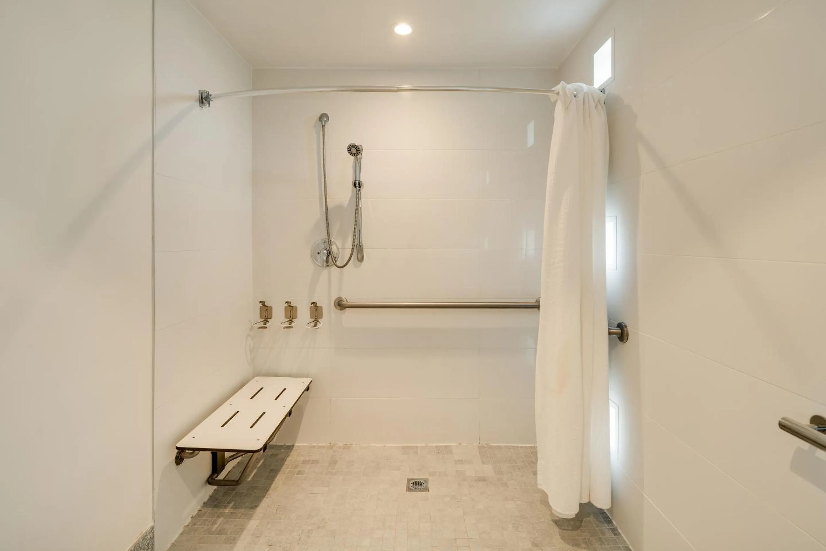 Bathroom in Kenmore Village Hotel, South Beach
